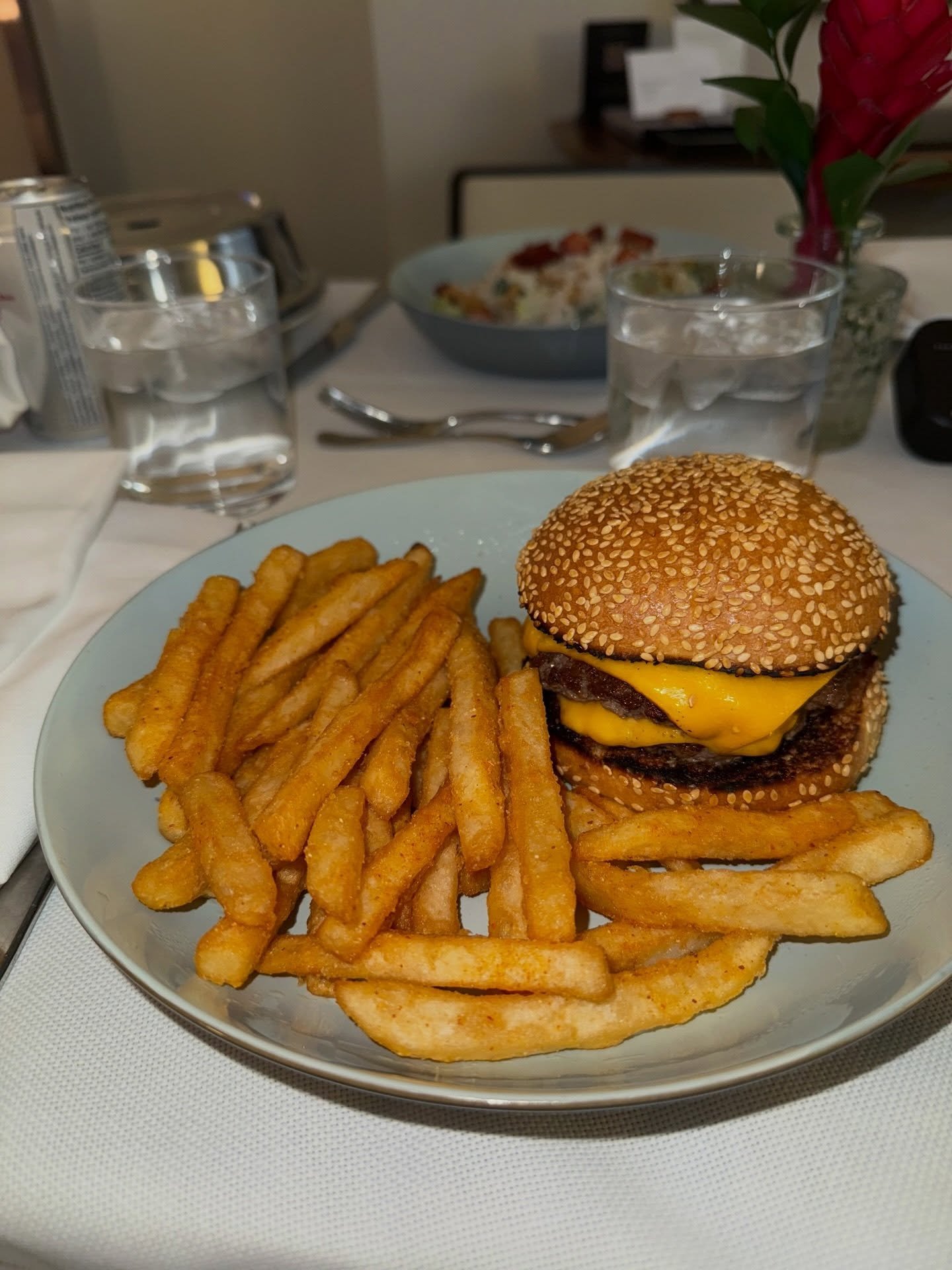Travel Tuesdays: burgers from around the world 🌍 🍔

Park Smash Burger from the @parkhyattto 

#mikeeatsnycburgers #traveltuesdays