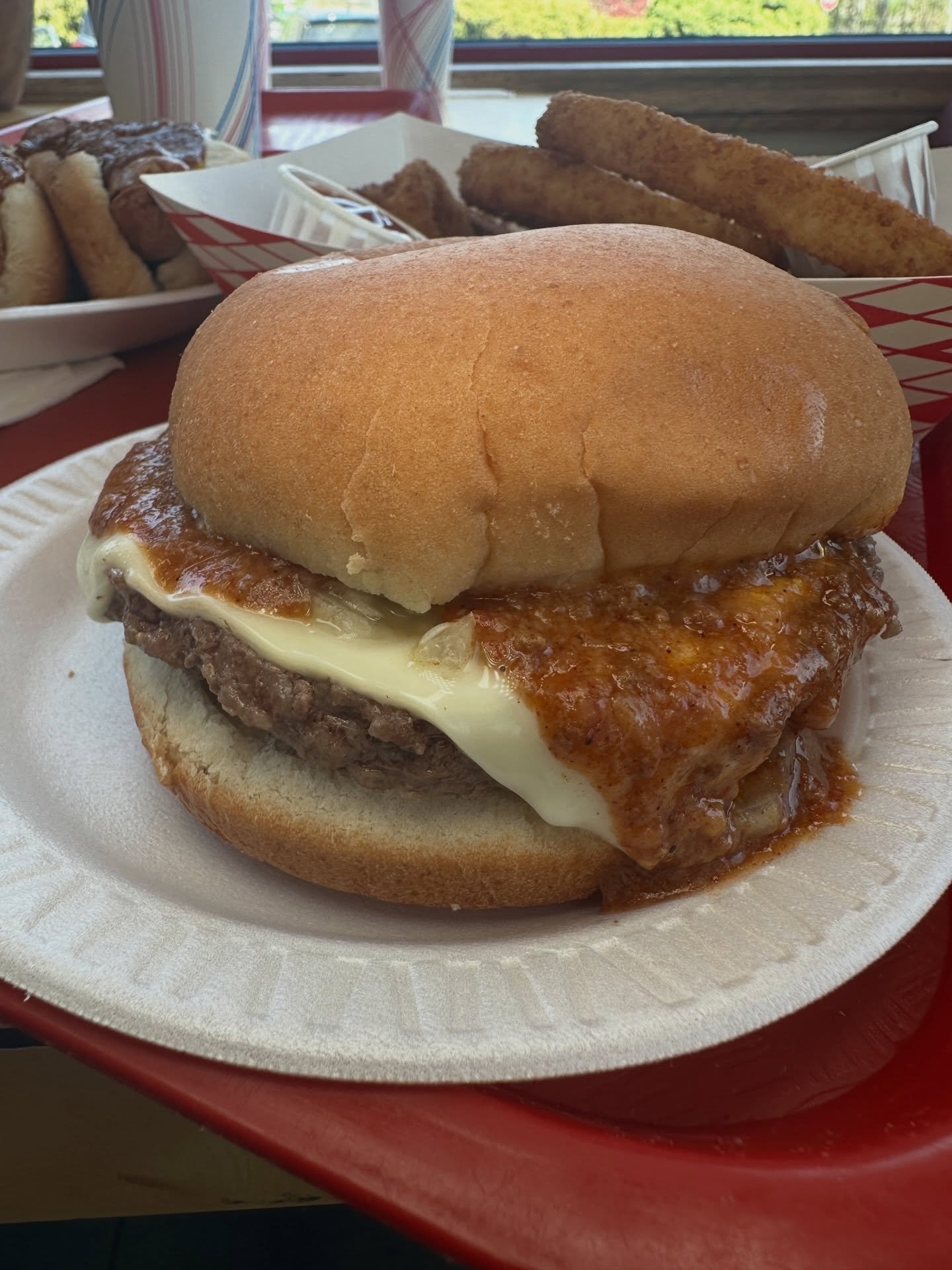 Cheeseburger and dogs all the way from @johnny_and_hanges 

#mikeeatsnycburgers