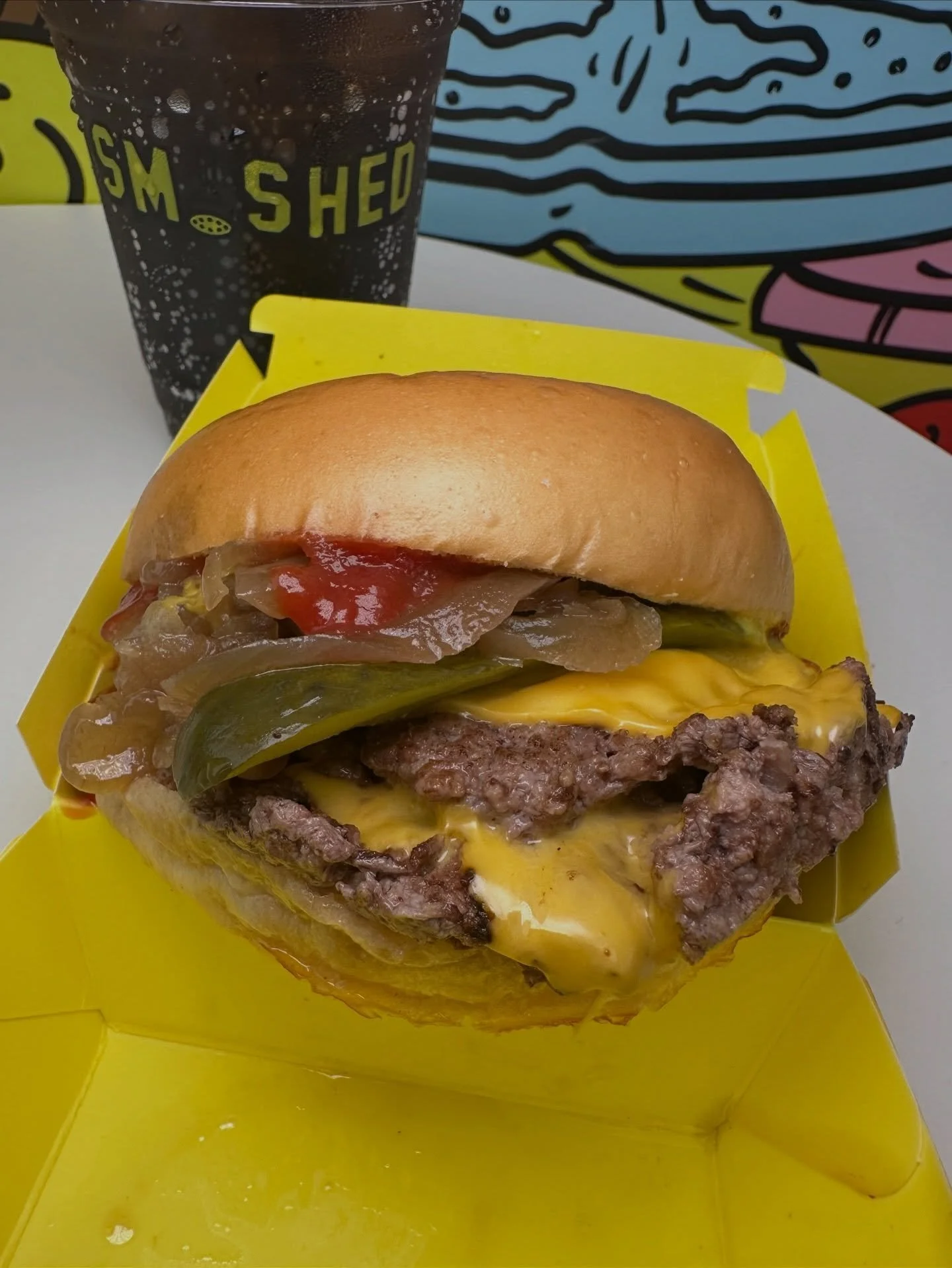 Travel Tuesdays: burgers from around the world 🌍 🍔

Double Classic Smashed from @smashedsg_ in Singapore 🇸🇬 

#mikeeatsnycburgers #traveltuesdays