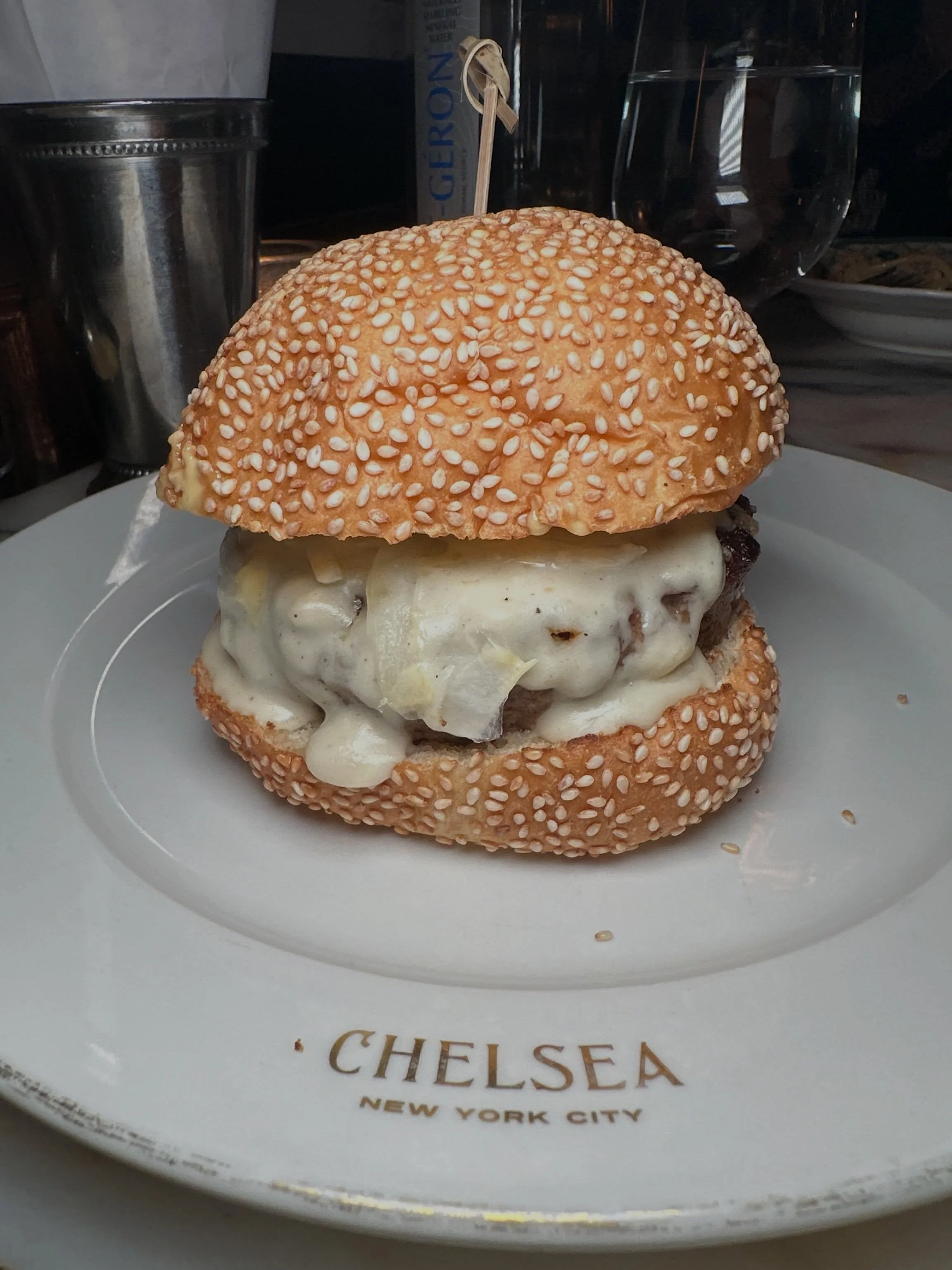 Chelsea Cheeseburger from @cafechelseanyc 

Dry aged beef, mornay sauce, and raw onion between a bun that&rsquo;s loaded with sesame seeds.

Officially verified as one of the best in NYC by Mike Eats NYC Burgers. Check out the link in bio to read a f