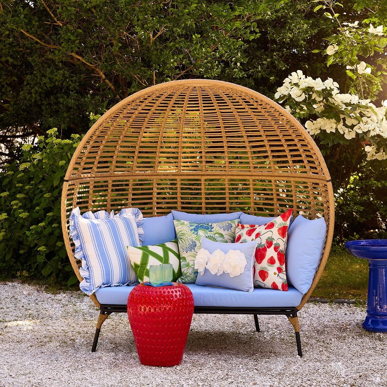 1759250-HG_DT_OUTDOOR_EGG_CHAIR_1124-SEL_LO.jpg
