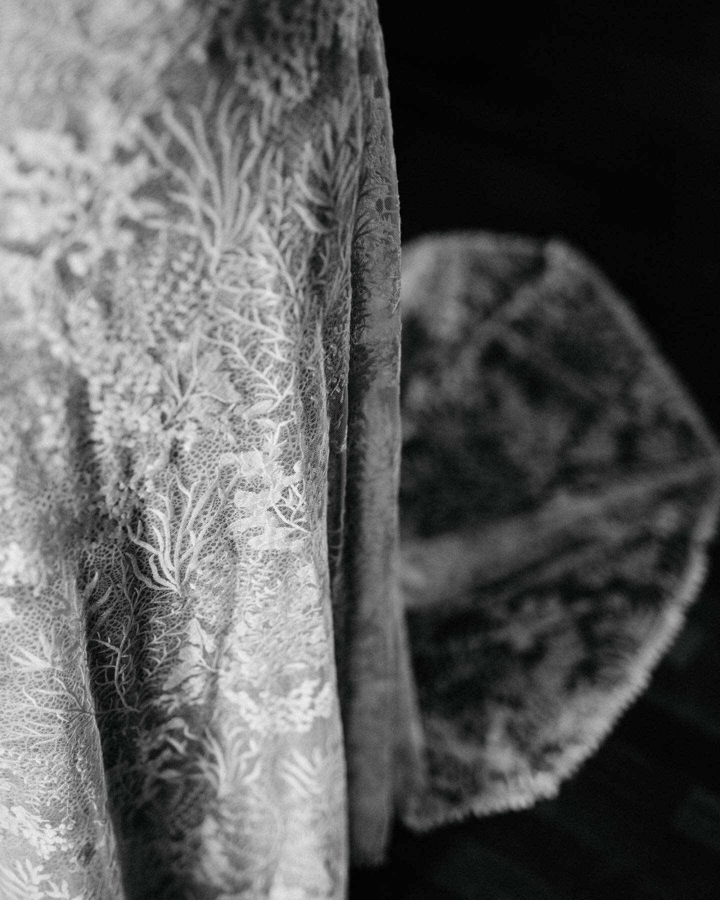 Dress details.