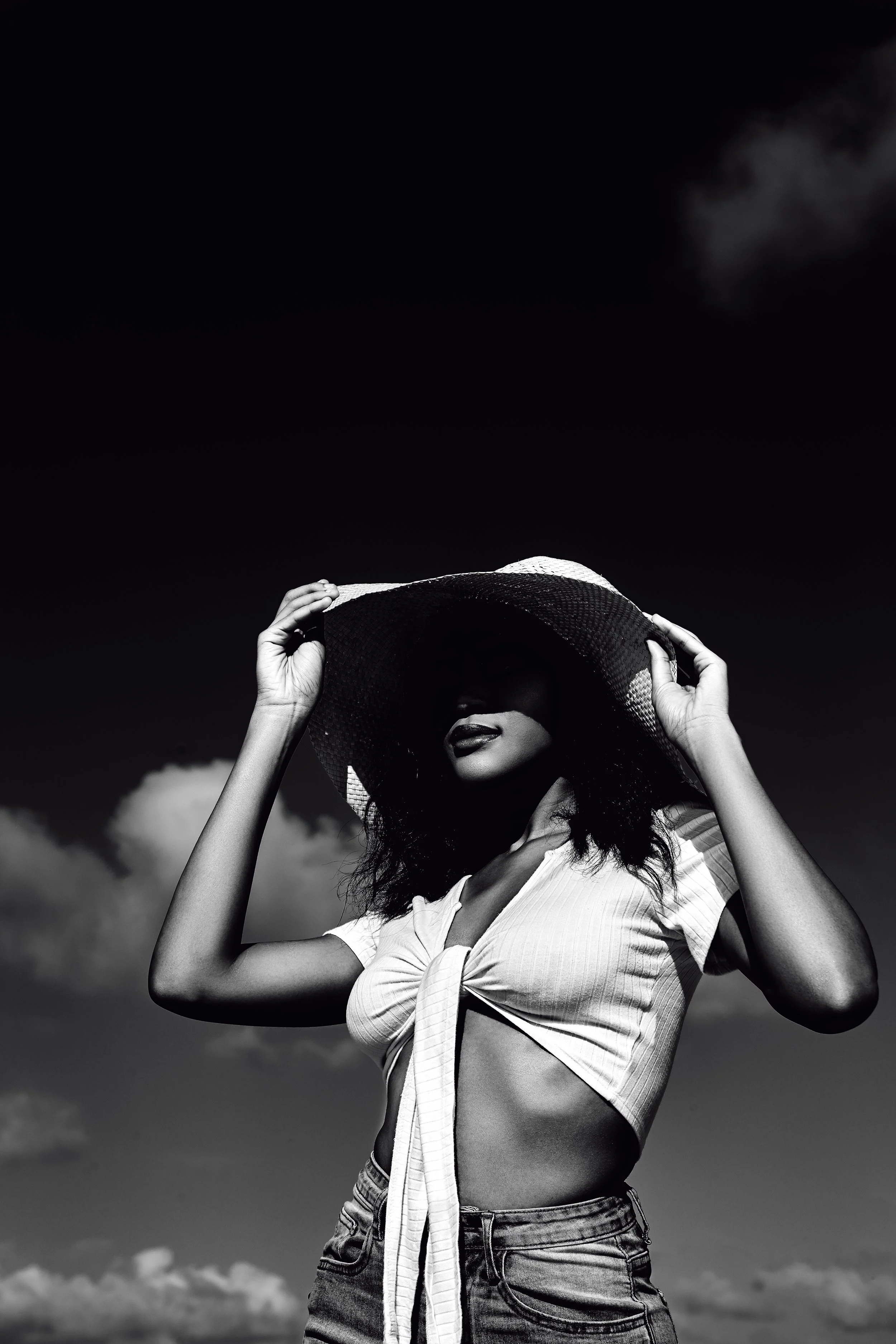 EssenceVibe_AngelKessa5_B&W.jpg