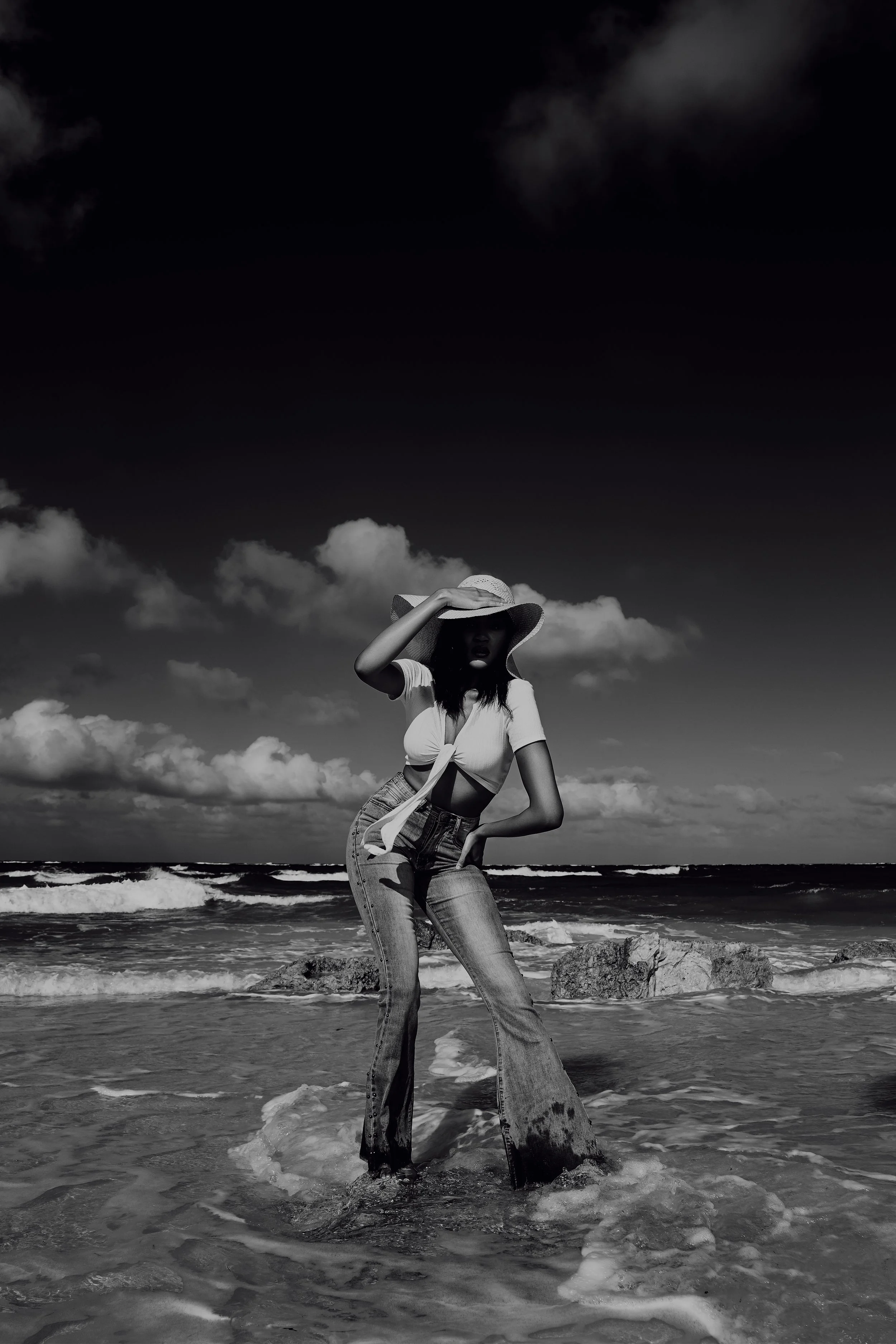 EssenceVibe_AngelKessa6B&W.jpg