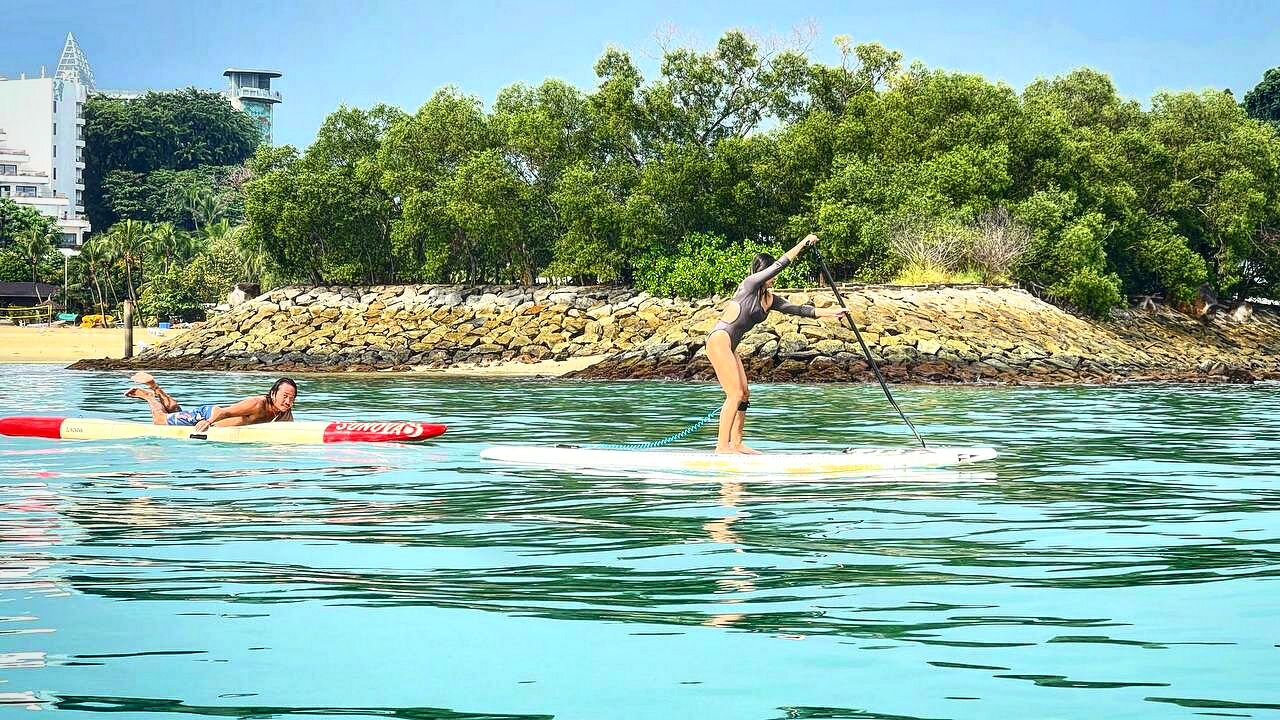 Come join us for a tour of our southern shores @sentosa_island ! Welcome @heidibeauty.1604 hope you enjoyed your session with us!!!
.
#notjustanotherpaddleclub 
.
#sup #standuppaddle #pronepaddle 
.
#boardlife #beachbum