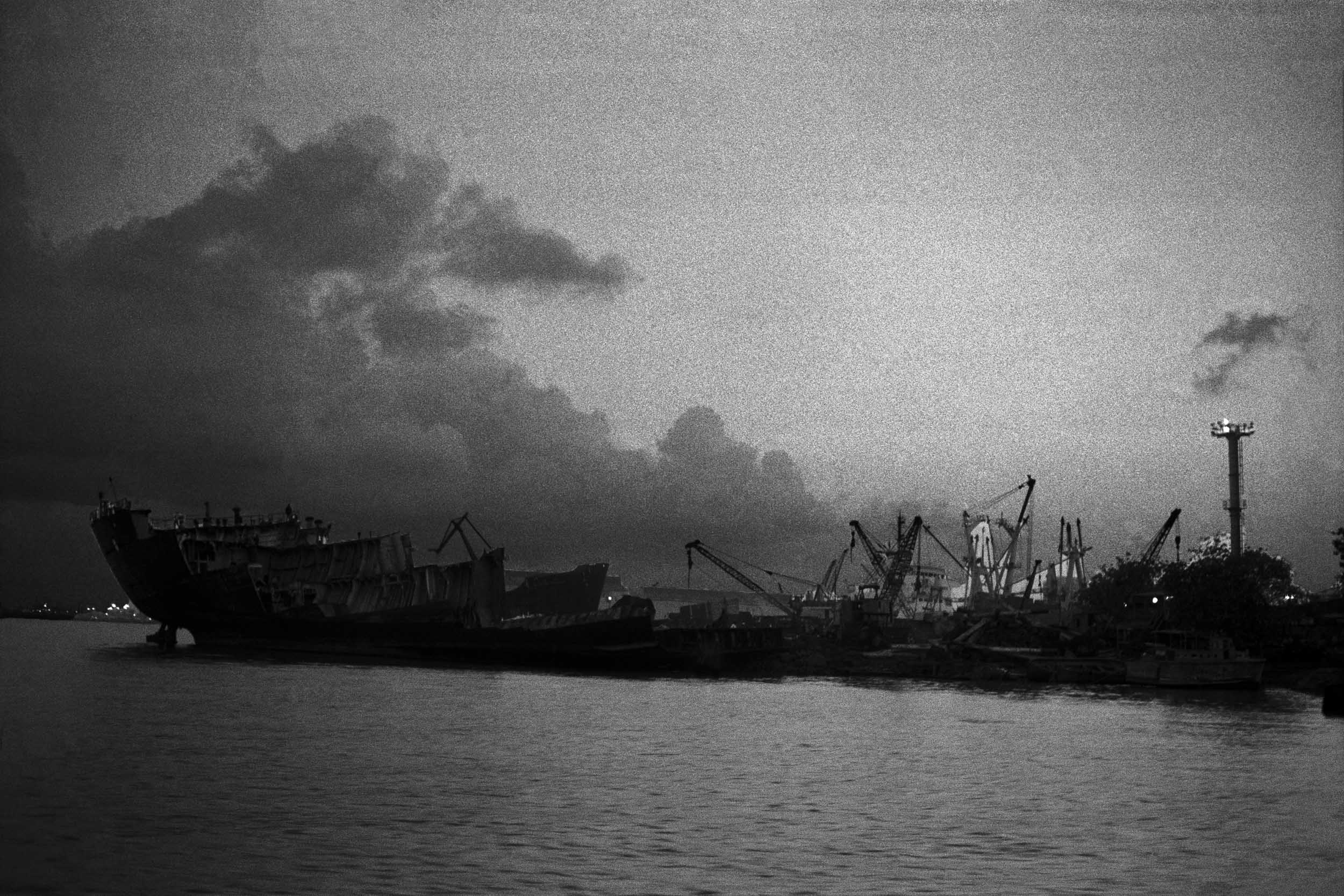 02_freelance photographer_new delhi_india_srinivas kuruganti_ship breaking yards.jpg