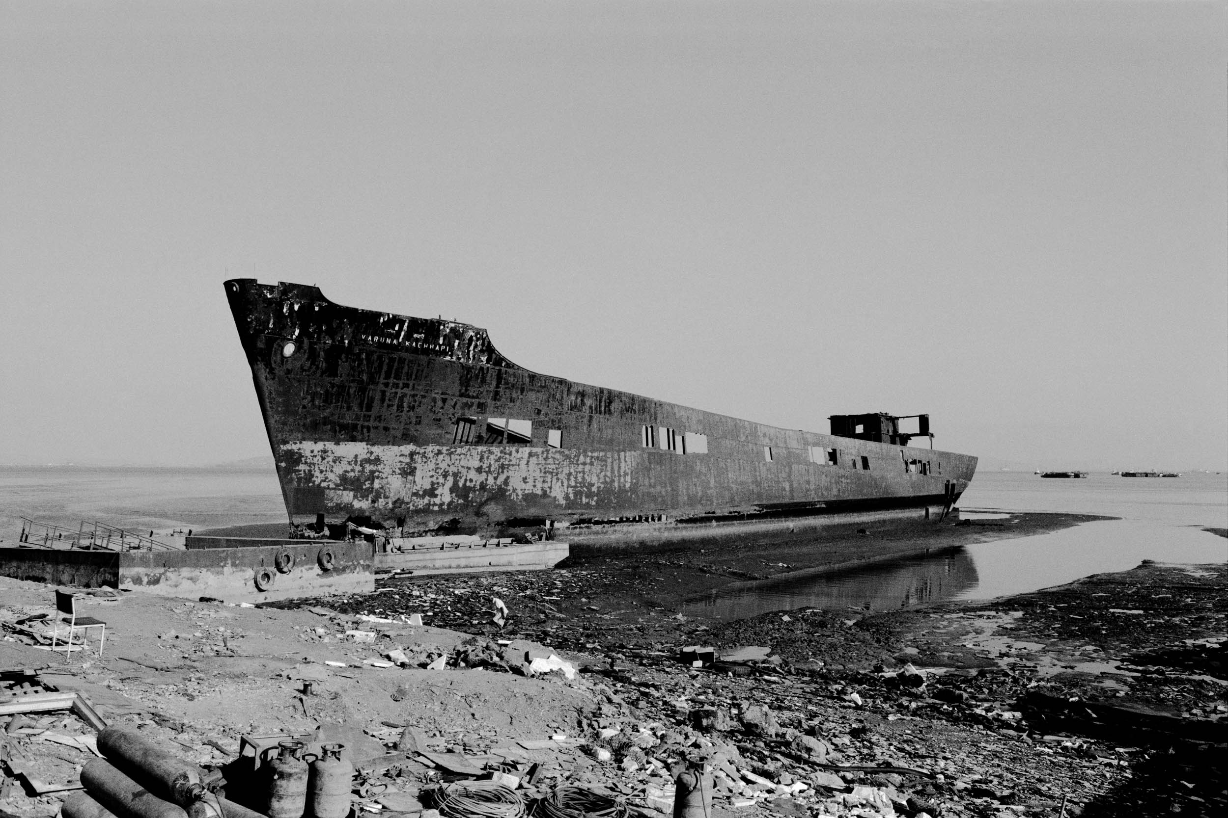 01_freelance photographer_new delhi_india_srinivas kuruganti_ship breaking yards.jpg