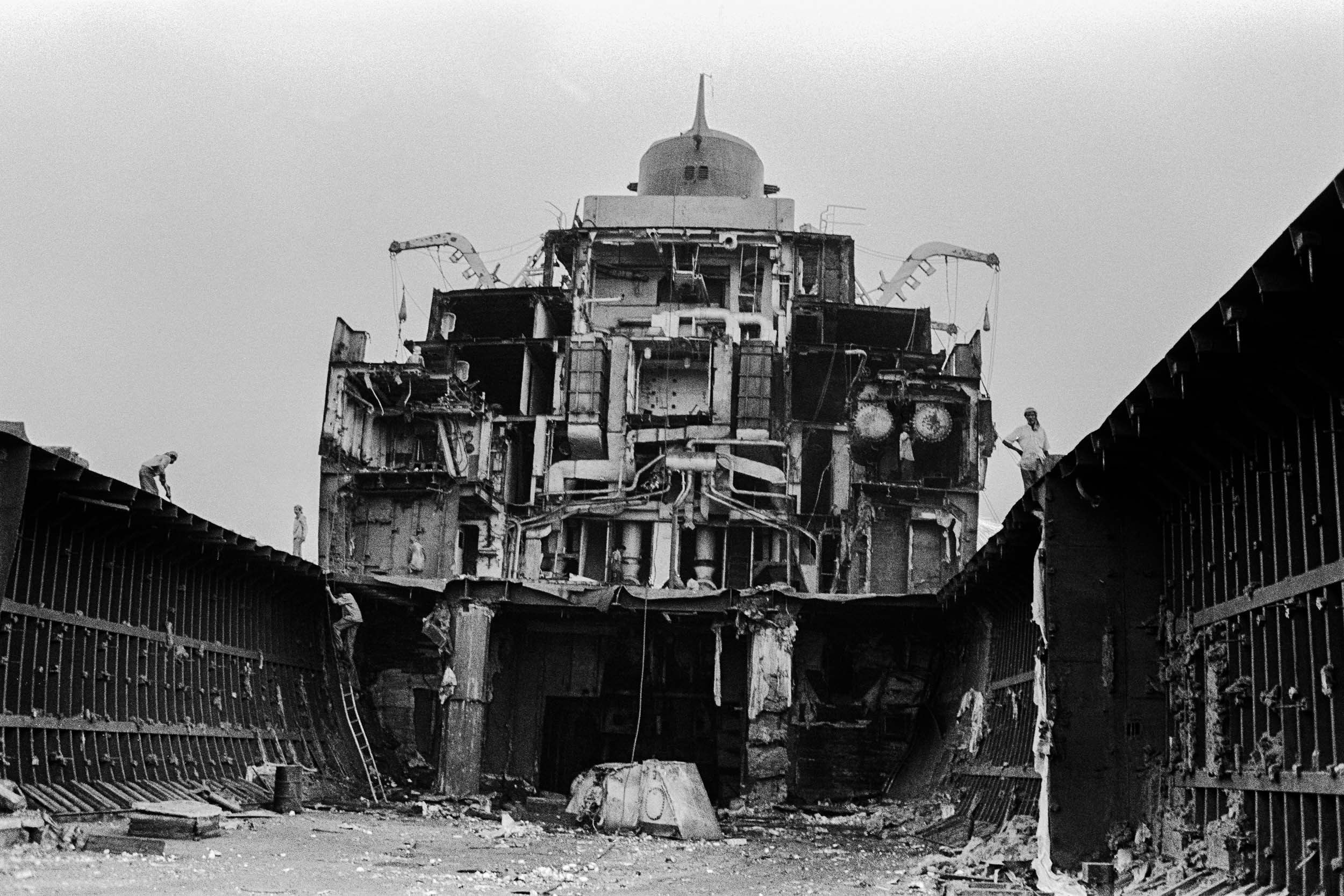 13_freelance photographer_new delhi_india_srinivas kuruganti_ship breaking yards.jpg