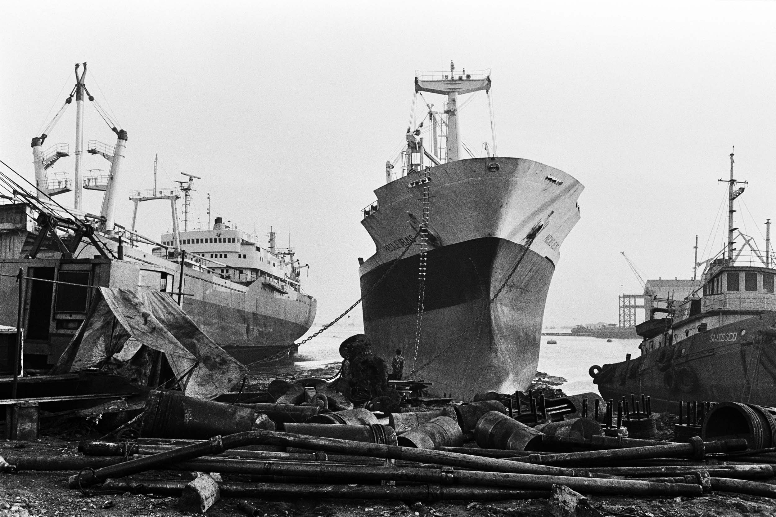 15_freelance photographer_new delhi_india_srinivas kuruganti_ship breaking yards.jpg