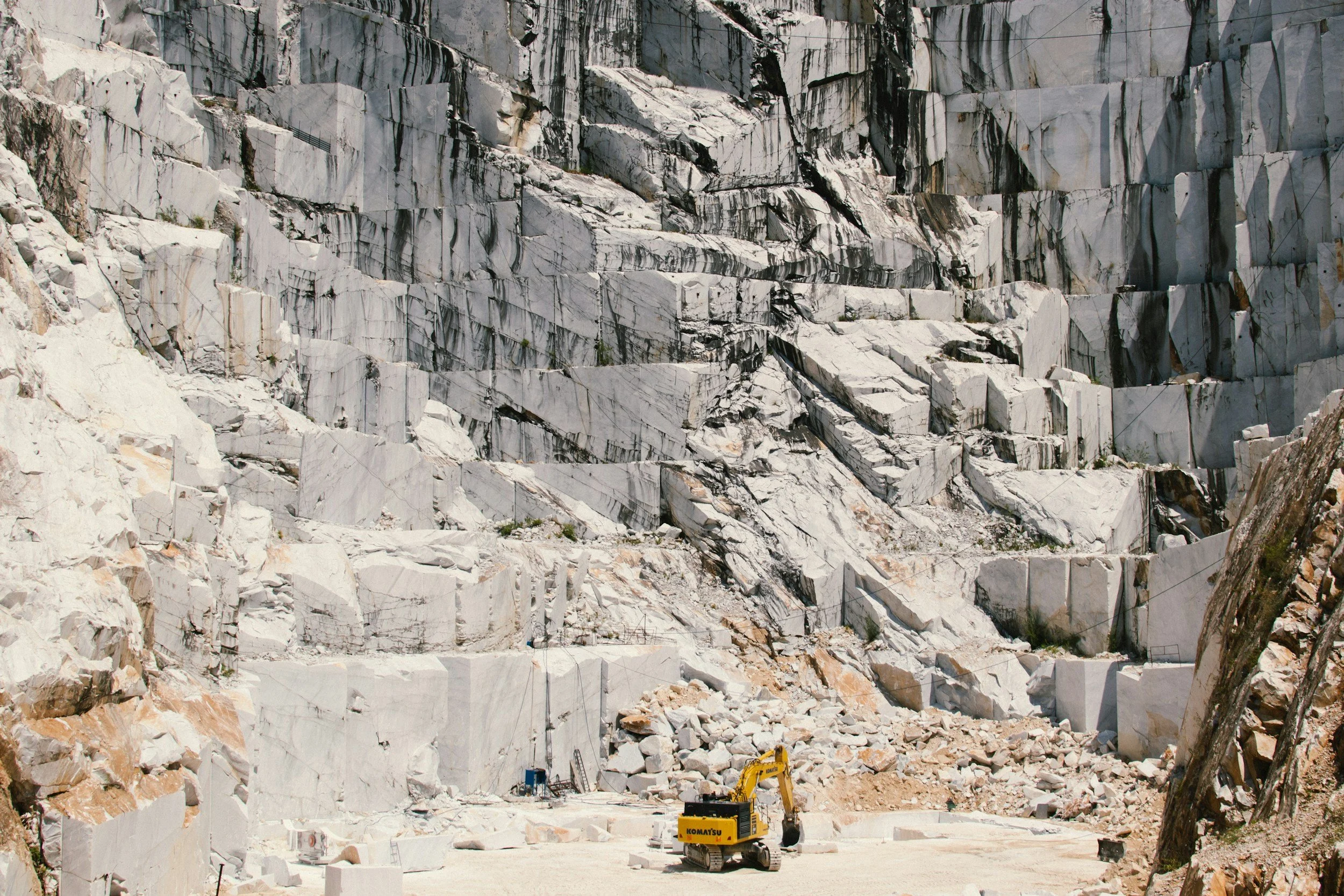 How Stone Slabs Are Quarried, Cut, and Brought to Your Toronto Kitchen