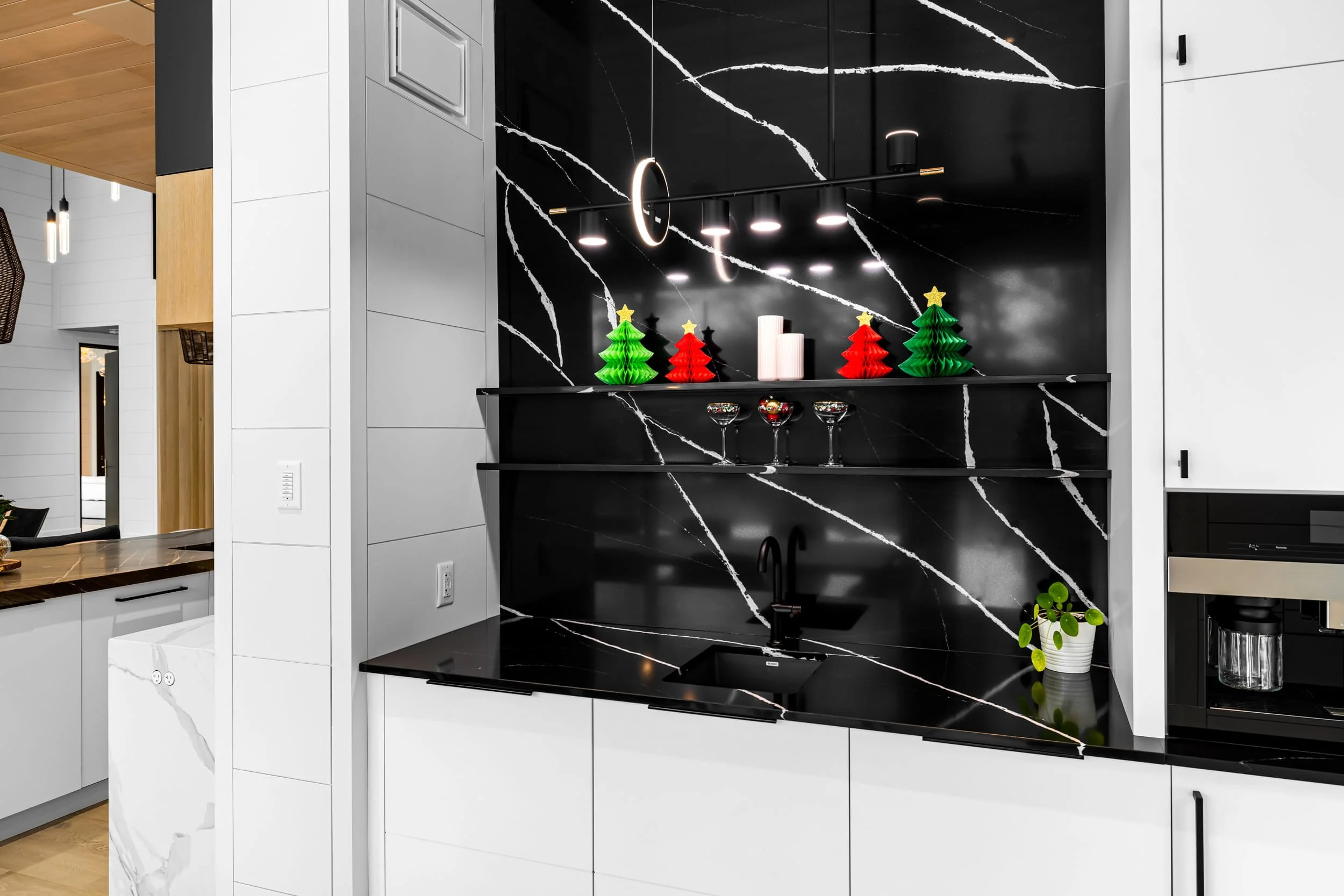 1080 Woodroffe Rd -14.jpg