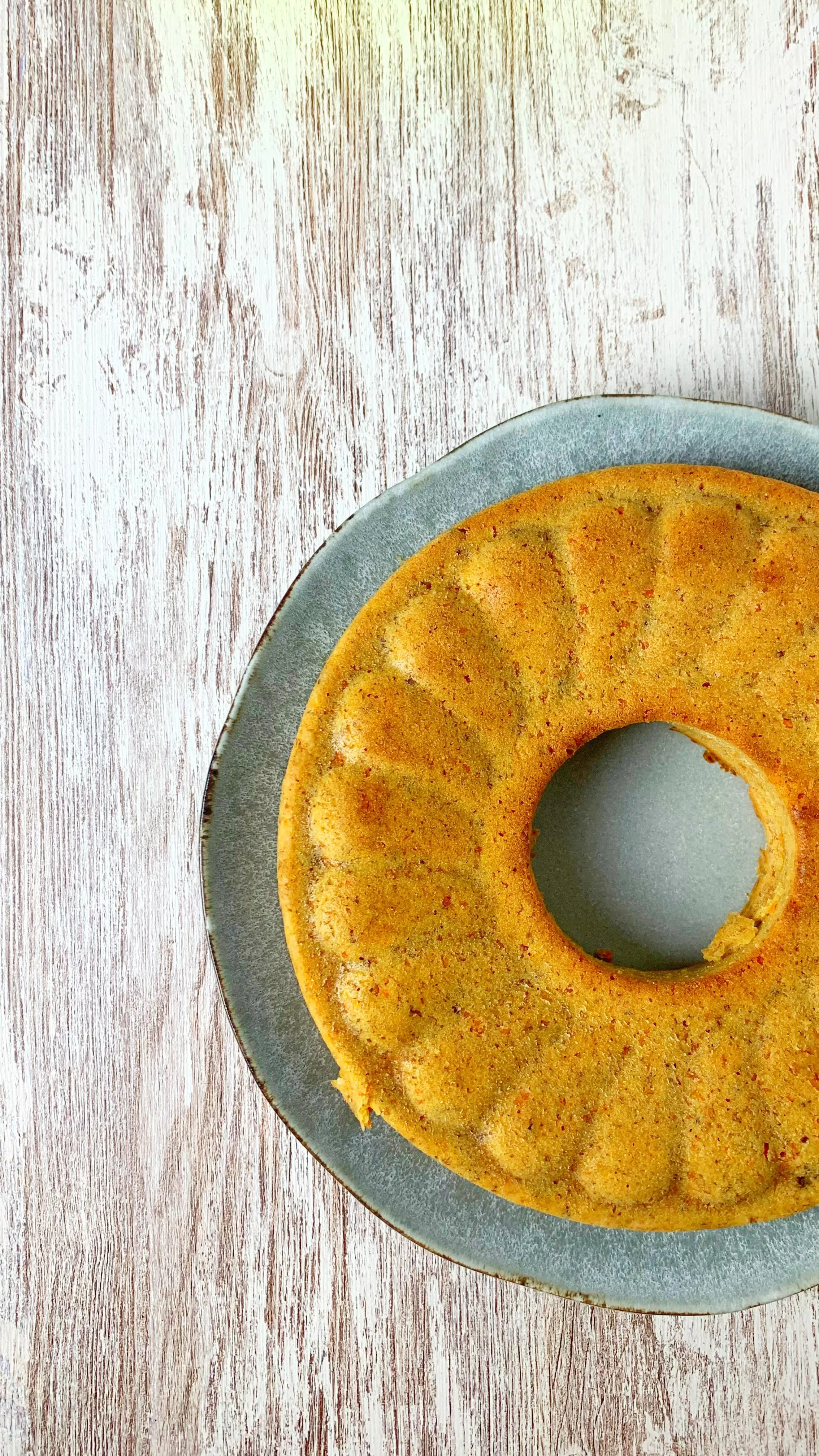 Bolo de cenoura vegan com farinha pós-prazo de consumo preferencial