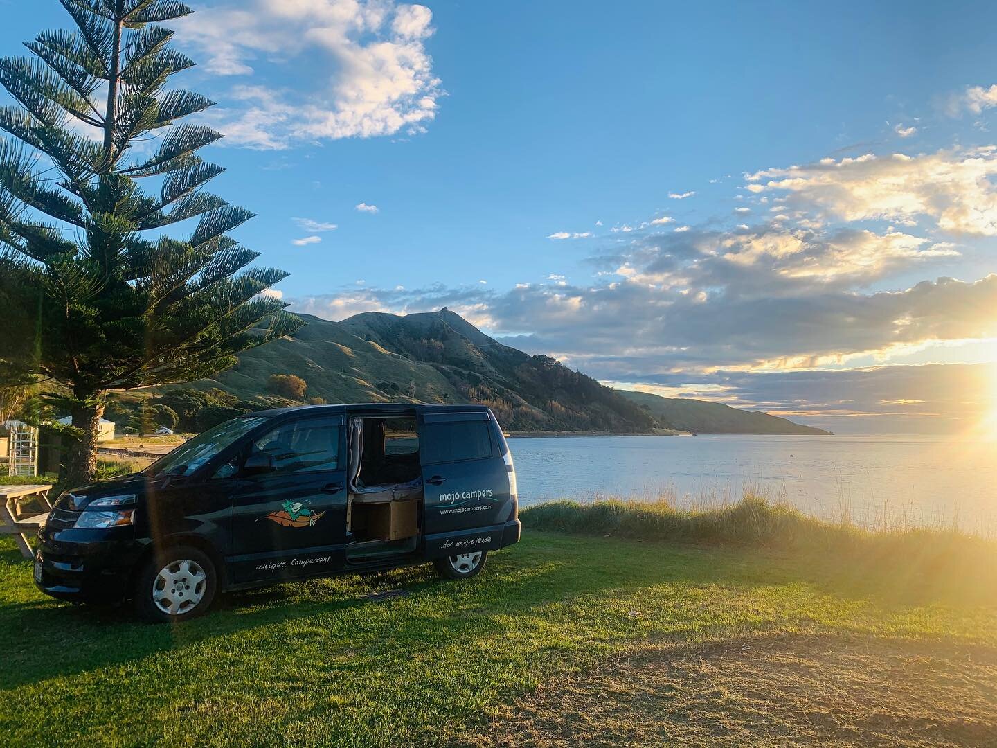 Good morning NZ 🇳🇿 🌅 😍
.
.
.
.
.
#mojocampers #newzealandtravel #explorenz #campervanlife #roadtrips #destinationnz #travelnz #adventure #camping #vanlifers #roadtrip #travel