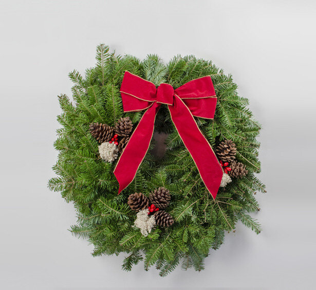 maine-wreaths-downeast-classic-wreath.jpg