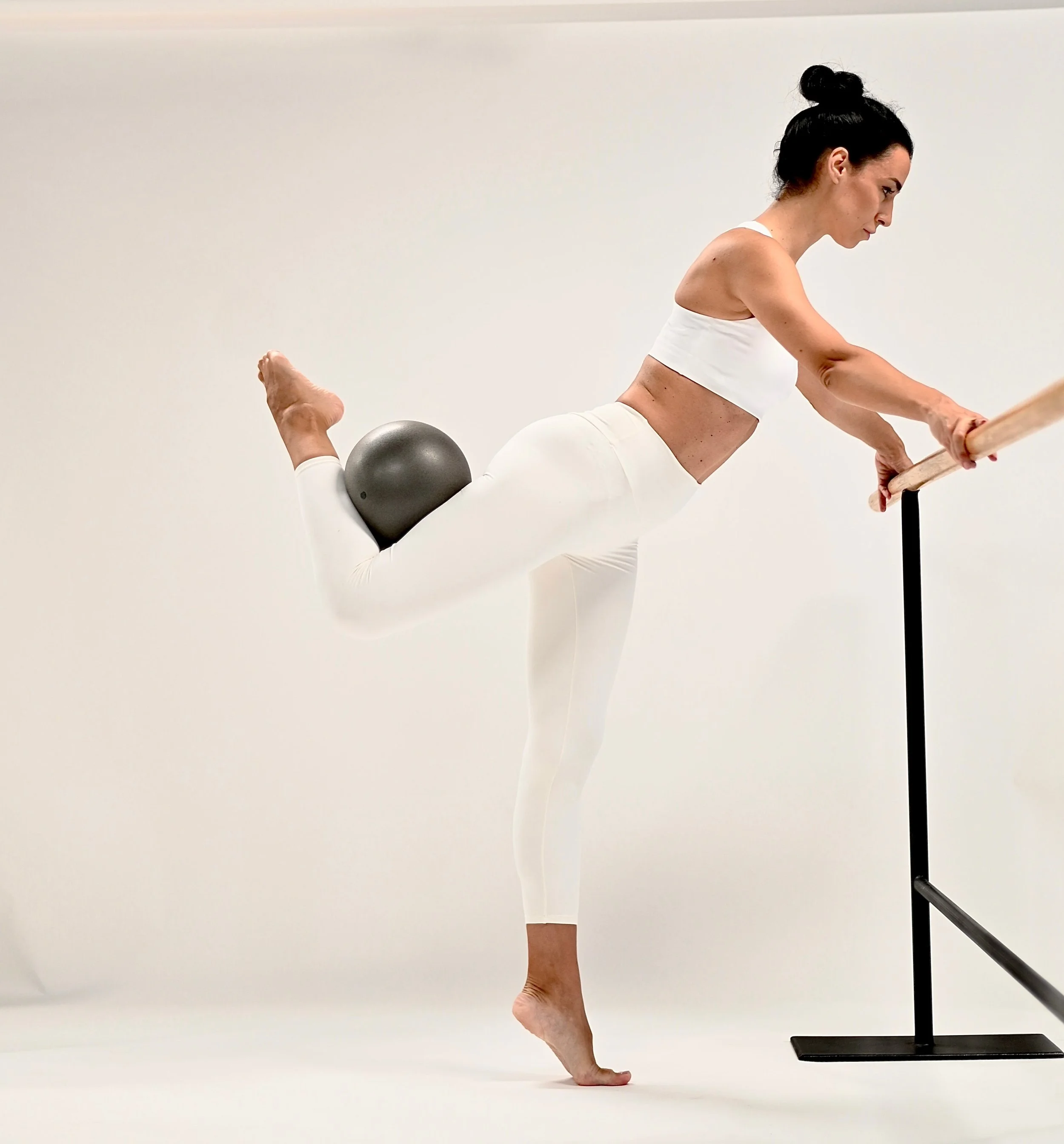 how bare supports the pelvic floor
