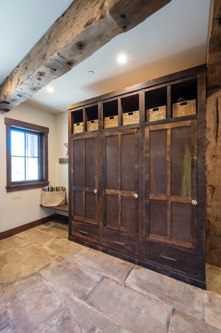 east-river-ranches-interior-desing-ansley-interiors-locker-storage-mud-room.jpeg