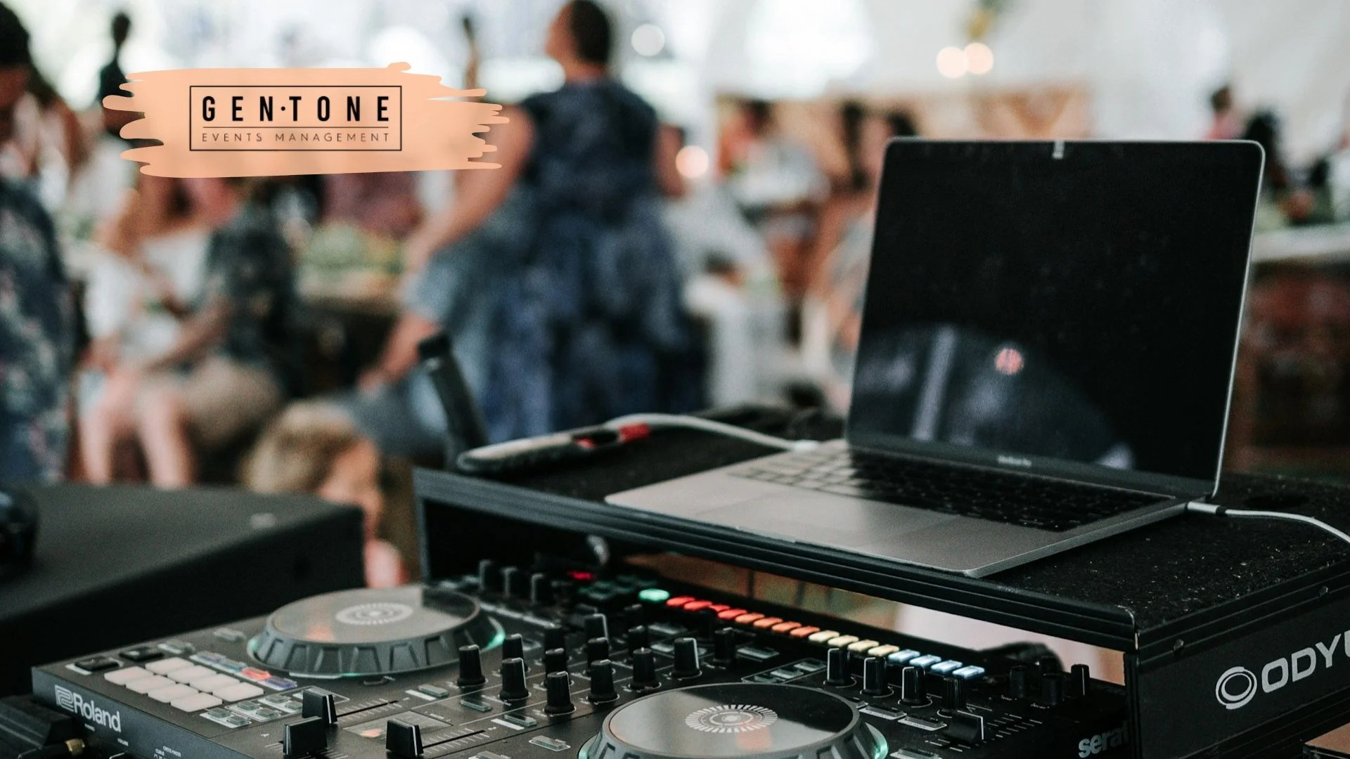 How to book a wedding DJ in Essex online