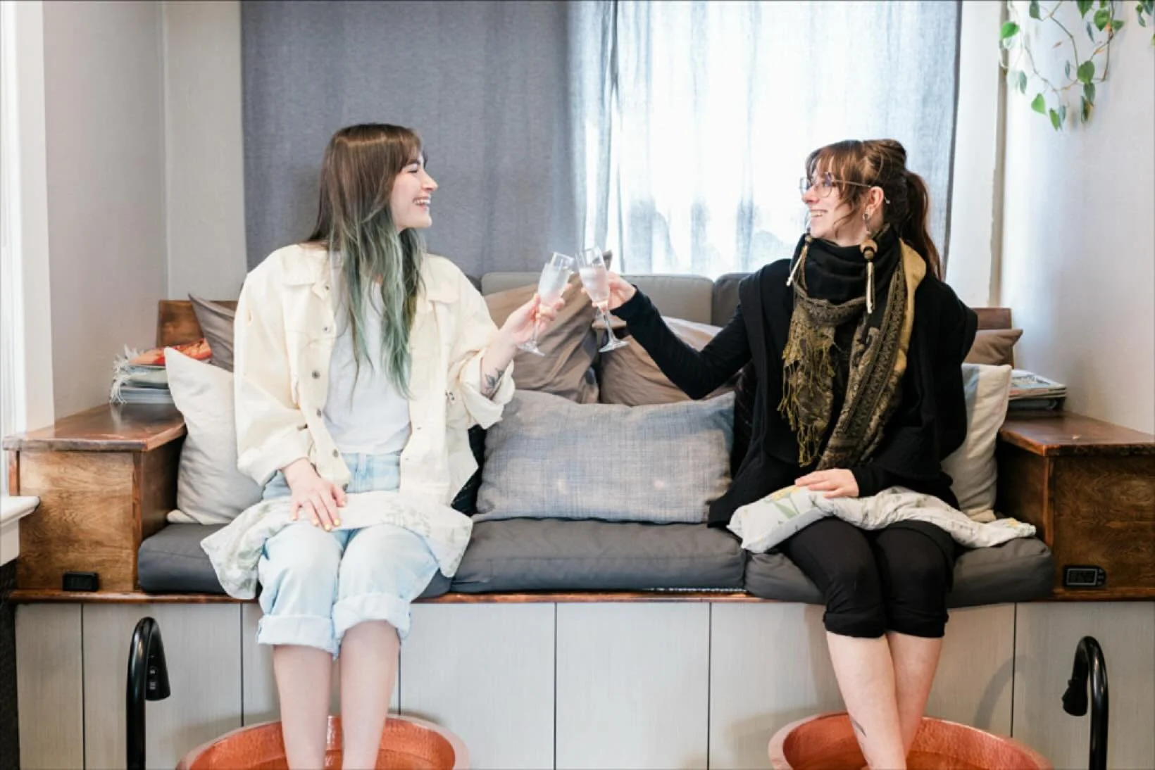 Venus enters Libra today, highlighting relationships and social connections. Our desire for communication and sharing is amplified, making it an ideal time to strengthen bonds. Book a couples service to deepen your connections. 🌕 

Call to book 
971