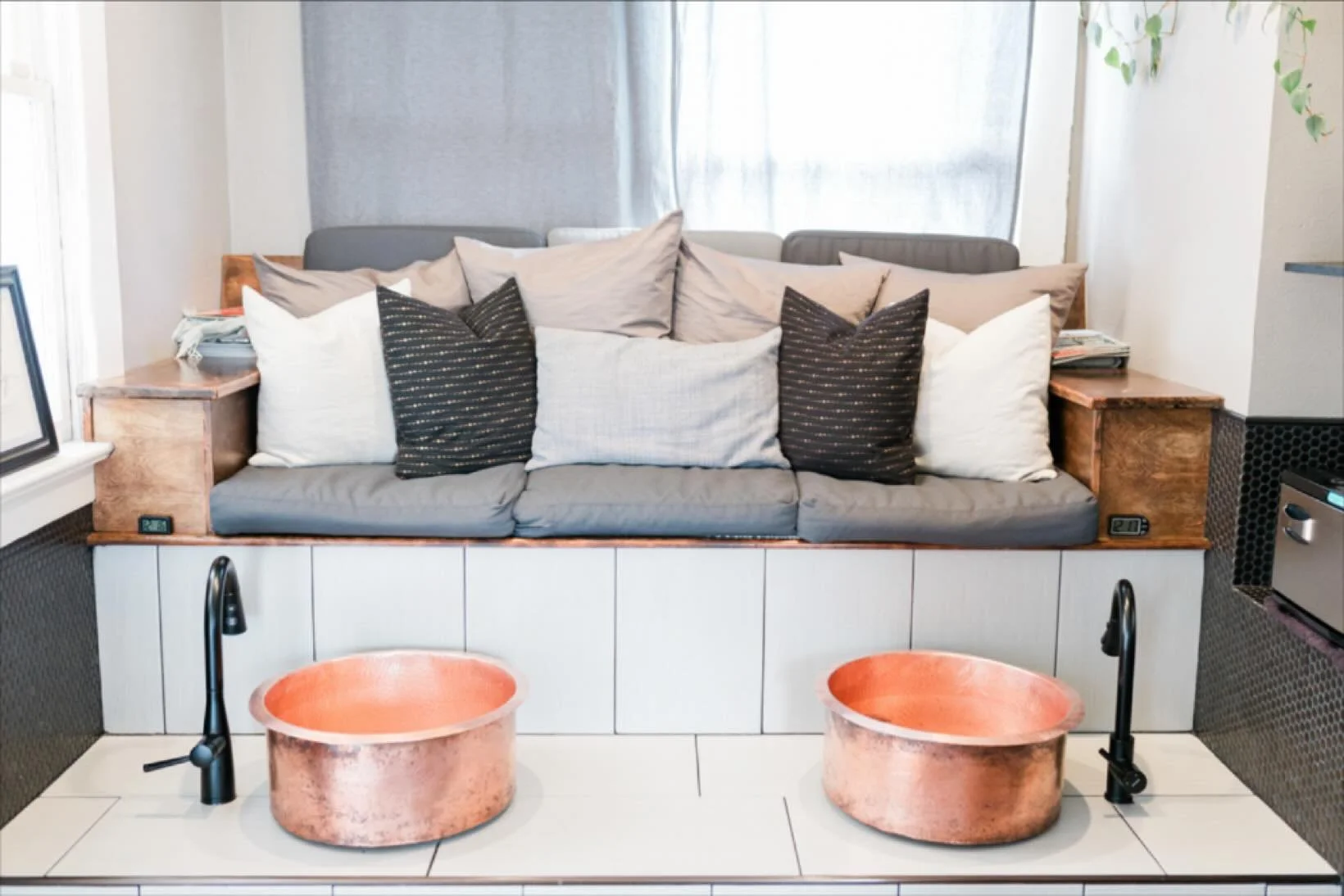 Did you know copper has natural antimicrobial benefits? ✨
Copper basins don&rsquo;t just look beautiful&mdash;they help reduce harmful microbes, making them a cleaner, more hygienic choice for your self-care rituals. Studies have shown that copper su