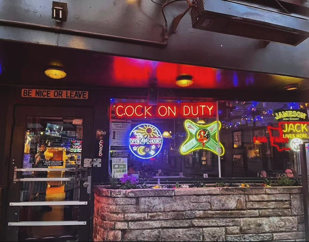 You just really get a sense of what's in store before even stepping foot inside the place, y'know?

📷 @kindra_lee #the5pointcafe #diner #divebar #setyourexpectationsaccordingly #since1929 #seattle