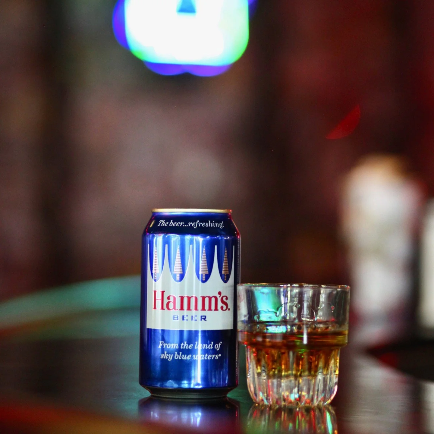 Hamm's + Whiskey is our version of an iconic duo. 

What's yours? 🤝 

You can catch these two together for just $6 every Sunday-Thursday 7pm-2am at The 5 Point &amp; Mecca Caf&eacute;. 

#seattledivebars #belltownseattle #the5pointcafe #bardeal #che