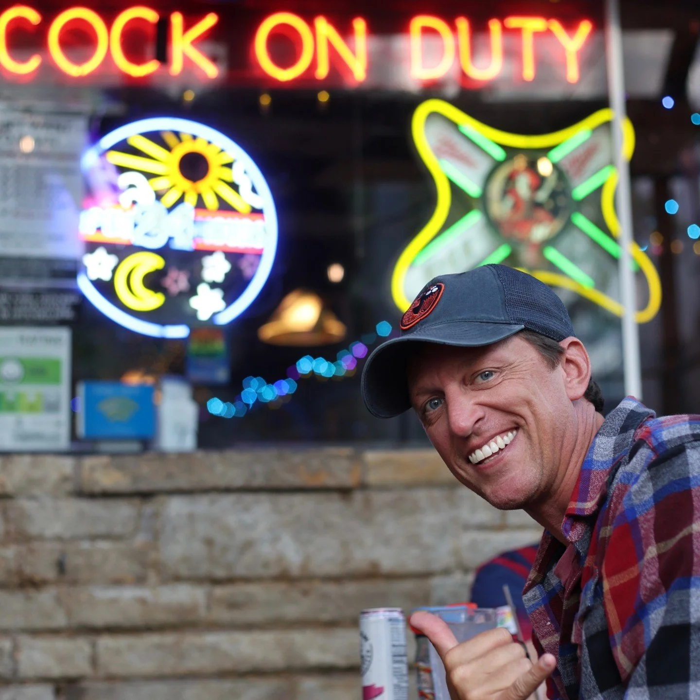 Vote in the comments: Tourist or Drunk? 🍻

Whether you're stumbling in after a long night, wandering through Seattle for the first time, or you've had your own booth for the last decade, we're glad you're here.

#the5pointcafe #belltownseattle #seat