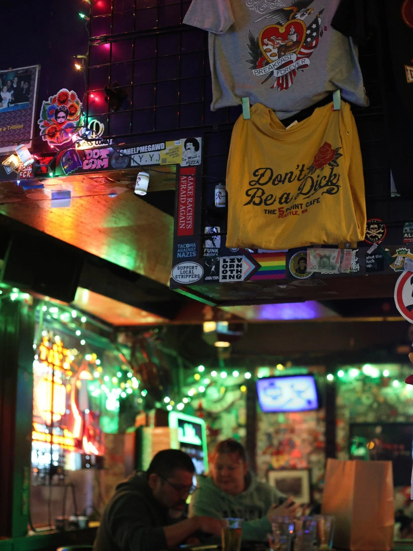 The GOLDEN rule of The 5 Point (get it? cos the shirt color is... nevermind, you get it)

DON'T. BE. A. DICK. 

Available in store and online. 
Link in bio!

#the5pointcafe #seattle #belltown #divebars #divebarteeshirt