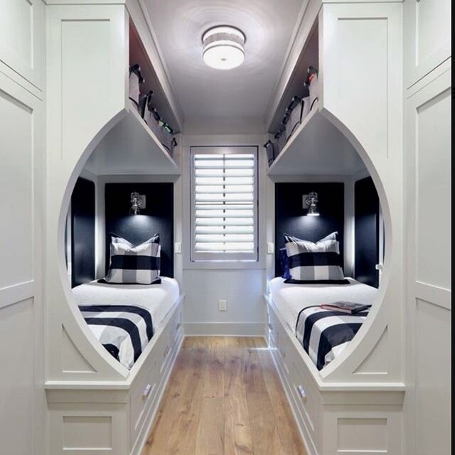 Chic and modern. This twin bedroom shows how to maximize the small space with great design. The dark blue wall color goes perfectly with the bed linens and the cupboards above make sure storage isn&rsquo;t an issue. 
#potterybarn #patterybarnkids #bu
