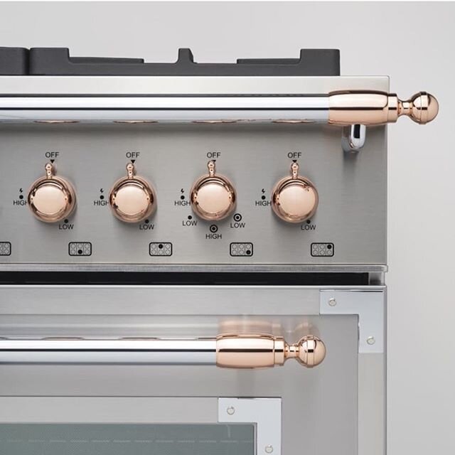 How gorgeous is this @bertazzoni_official range with its copper and stainless details! Repost @modenus @kbiz.official 2020 winner. Want a kitchen makeover? Start with a professional kitchen designer @deliciouskitchens to design not only a beautiful k