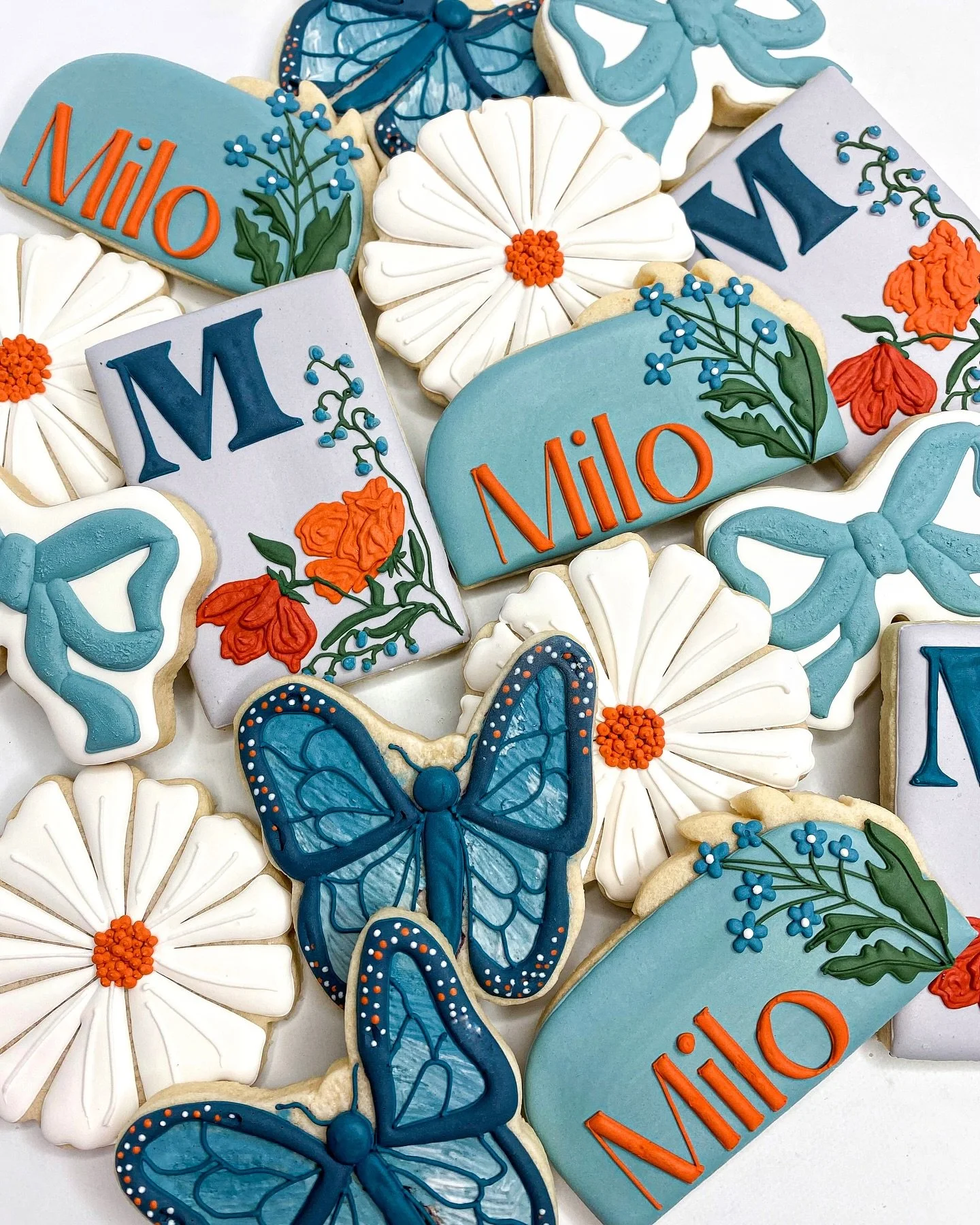 I absolutely loved creating this sweet and dainty cookie set 🦋🤍 

AUGUST is open for booking - link in bio.

#butterflycookies #babyshowercookies #floralcookies #bohocookies #tampabaker #tampabakery