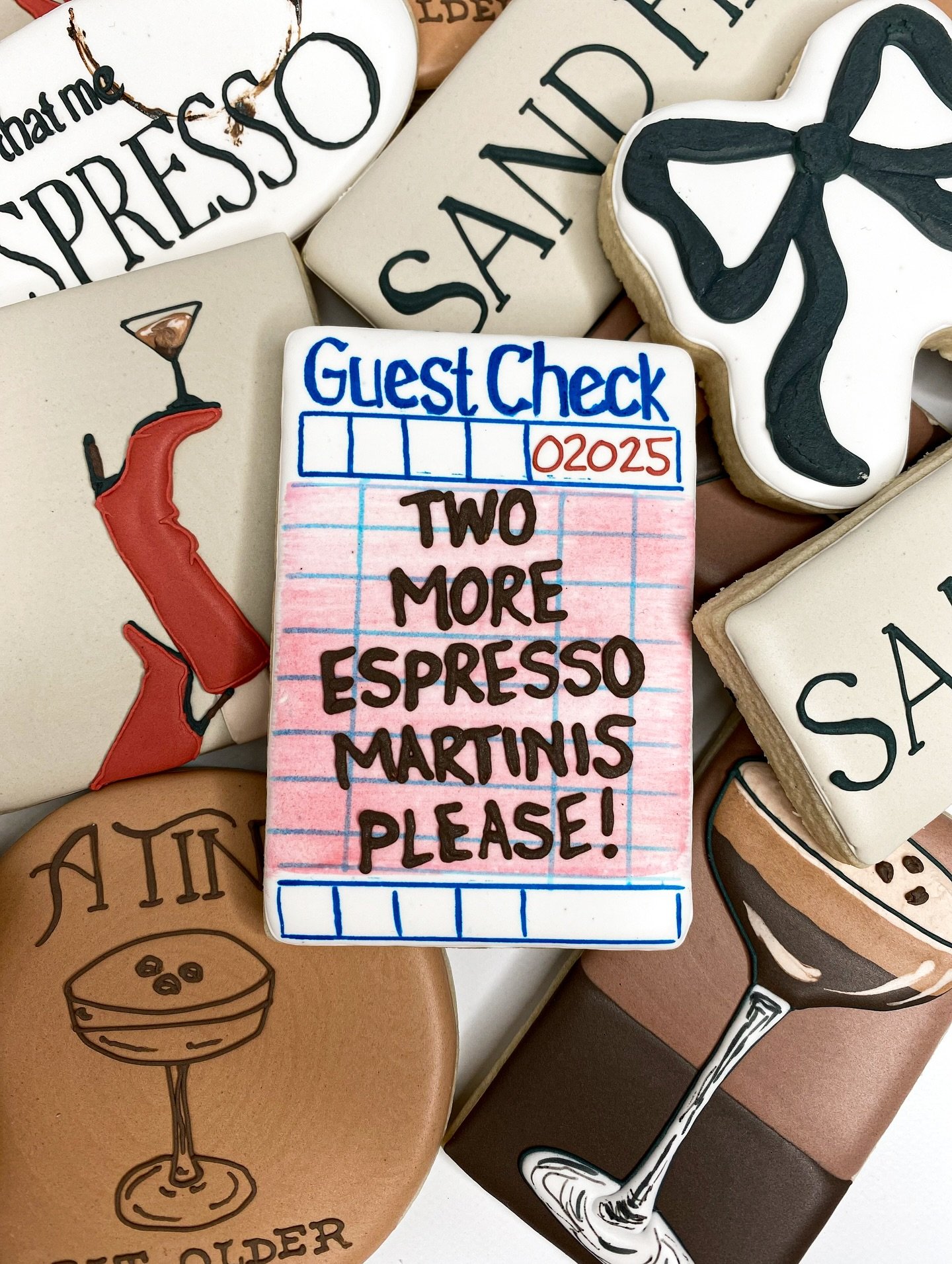 Just two more 😉☕️🍸 

#espressomartini #espressomartinicookies #atinibitolder #blacksheepcookieco #tampabaker #tampacookies #customcookies #decoratedcookie #cookieclasses