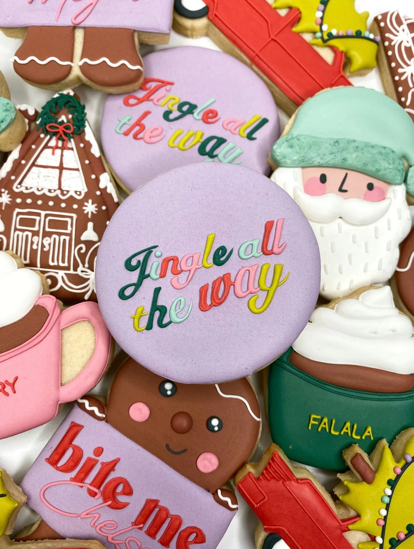 MERRY CHRISTMAS EVE, WEIRDOS 💚🤍❤️

Wrapping up another year feeling incredibly grateful. Thank you for trusting me with your celebrations, memories, and special moments&mdash;Black Sheep Cookie Co. exists because of you. It means more than I can pu