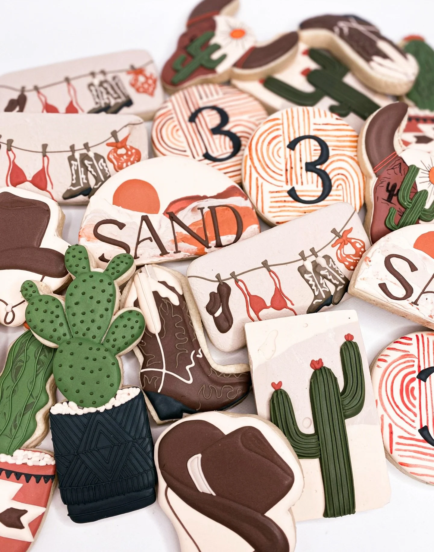 Fun Anniversary Cookies for @sandhairco 🤠🌵🤎

#cactuscookie #anniversarycookies #desertcookies #customcookiestampa #decoratedcookies