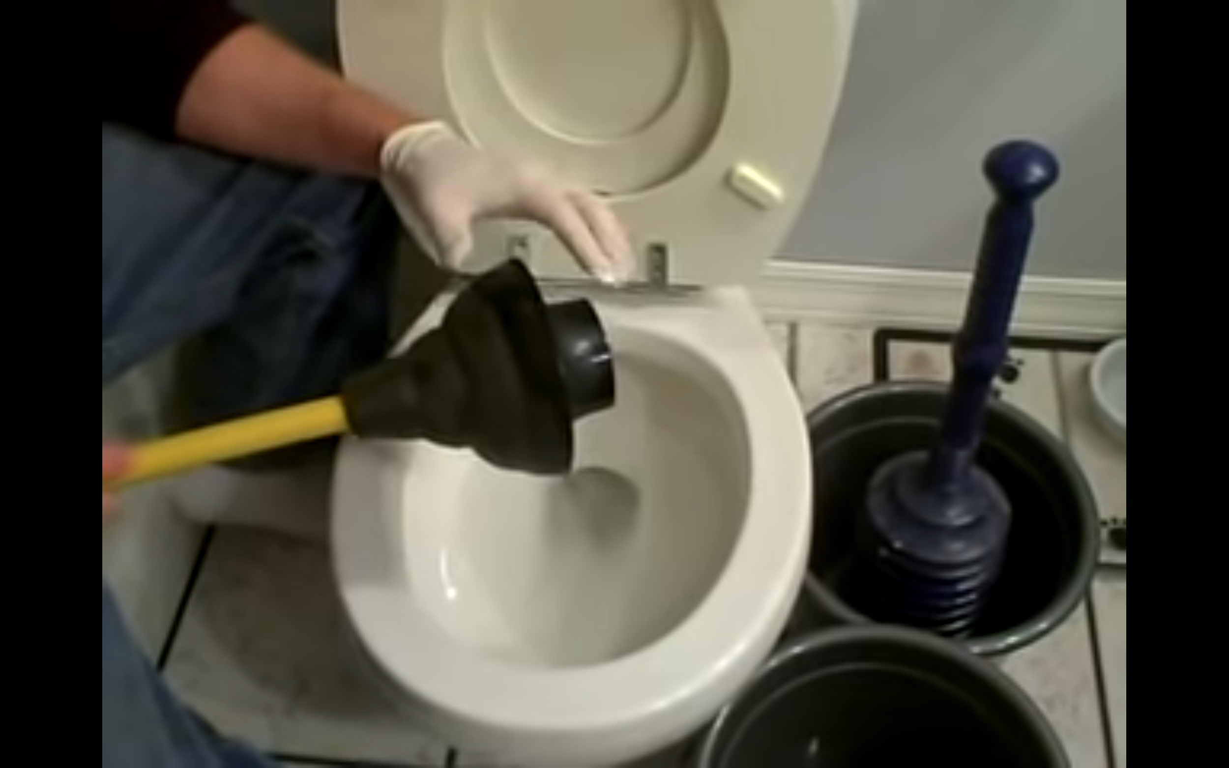 Yo' plunger | Toilet Plunging Tips - How to Plunge a Toilet