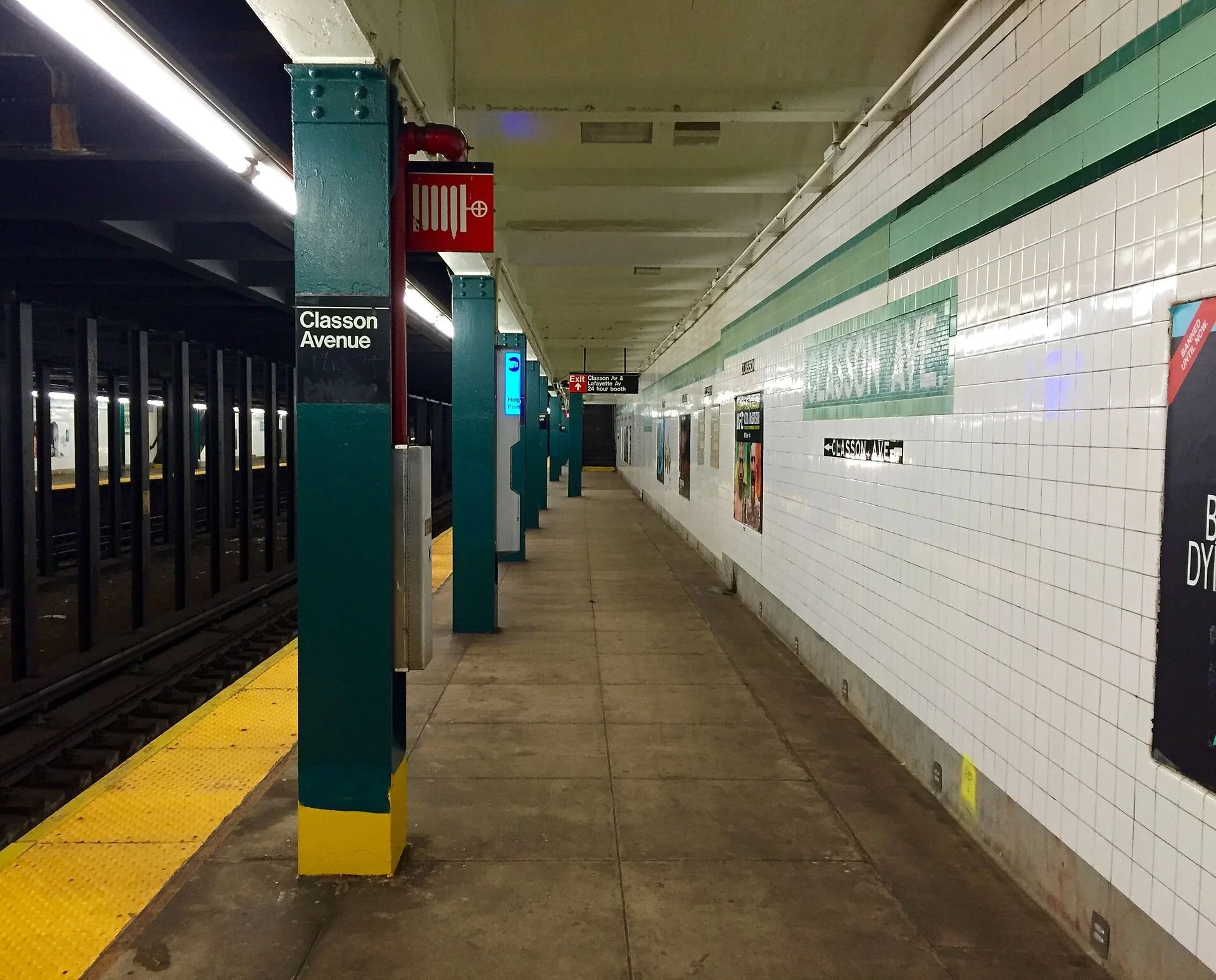 Classon_Avenue_Platform.jpg