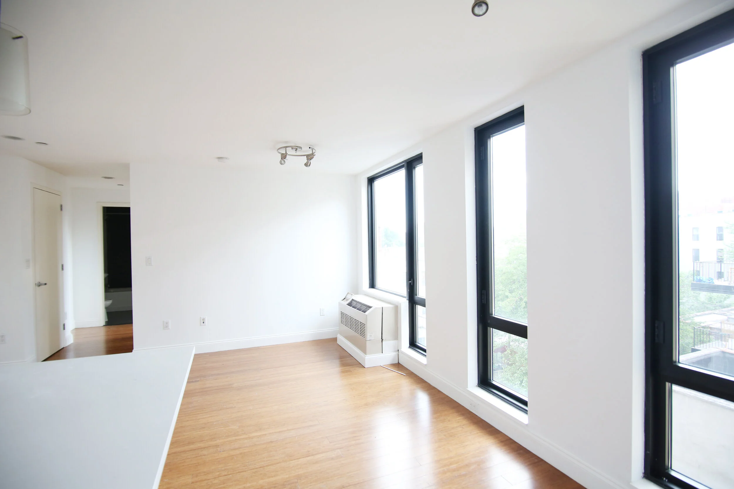 832 Dekalb #4E_014.JPG