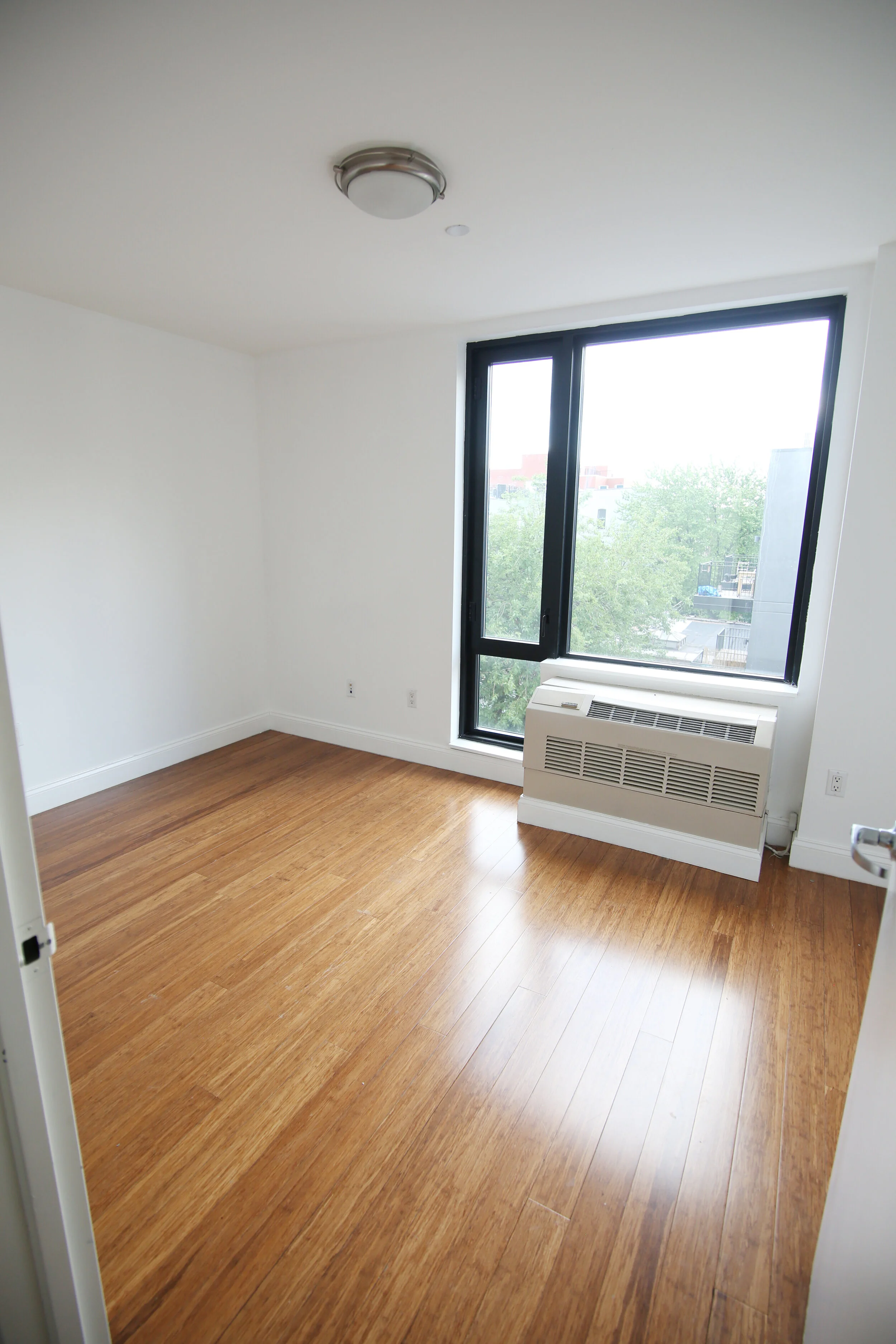 832 Dekalb #4E_002.JPG