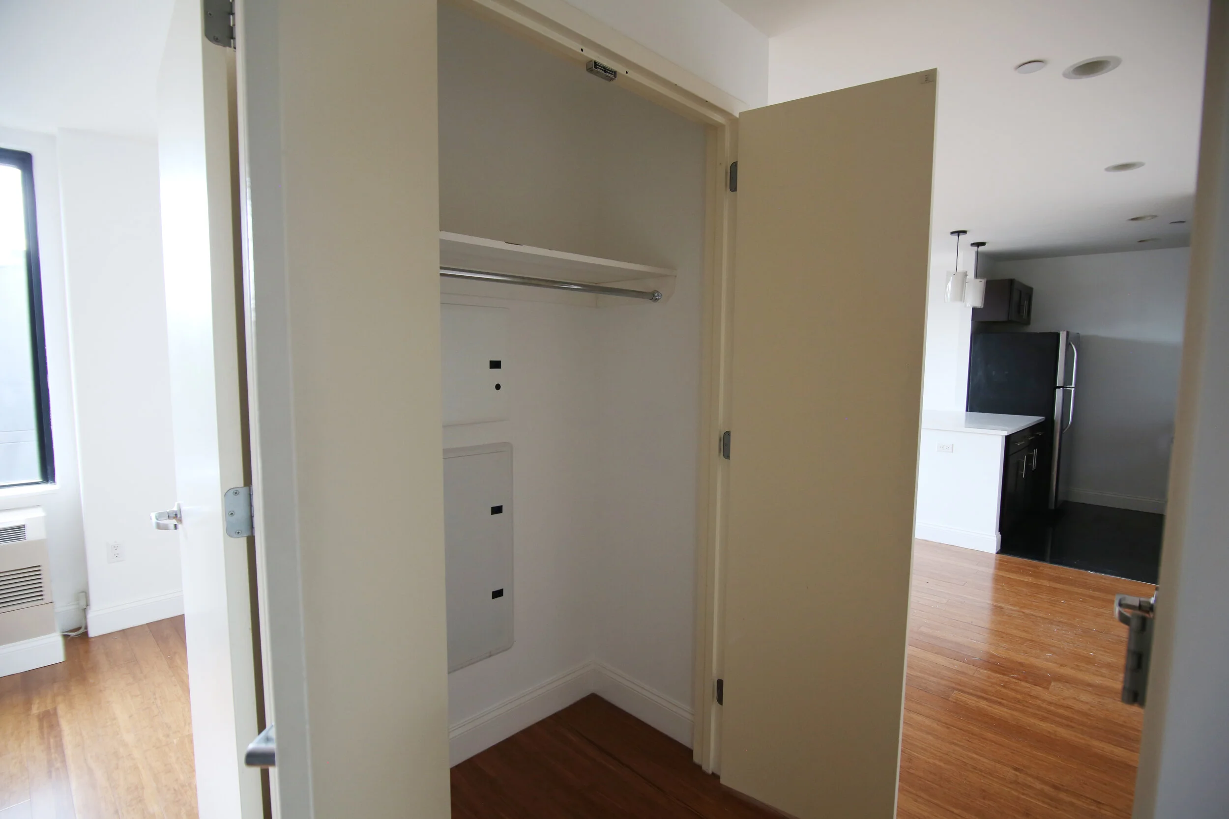 832 Dekalb #4E_010.JPG