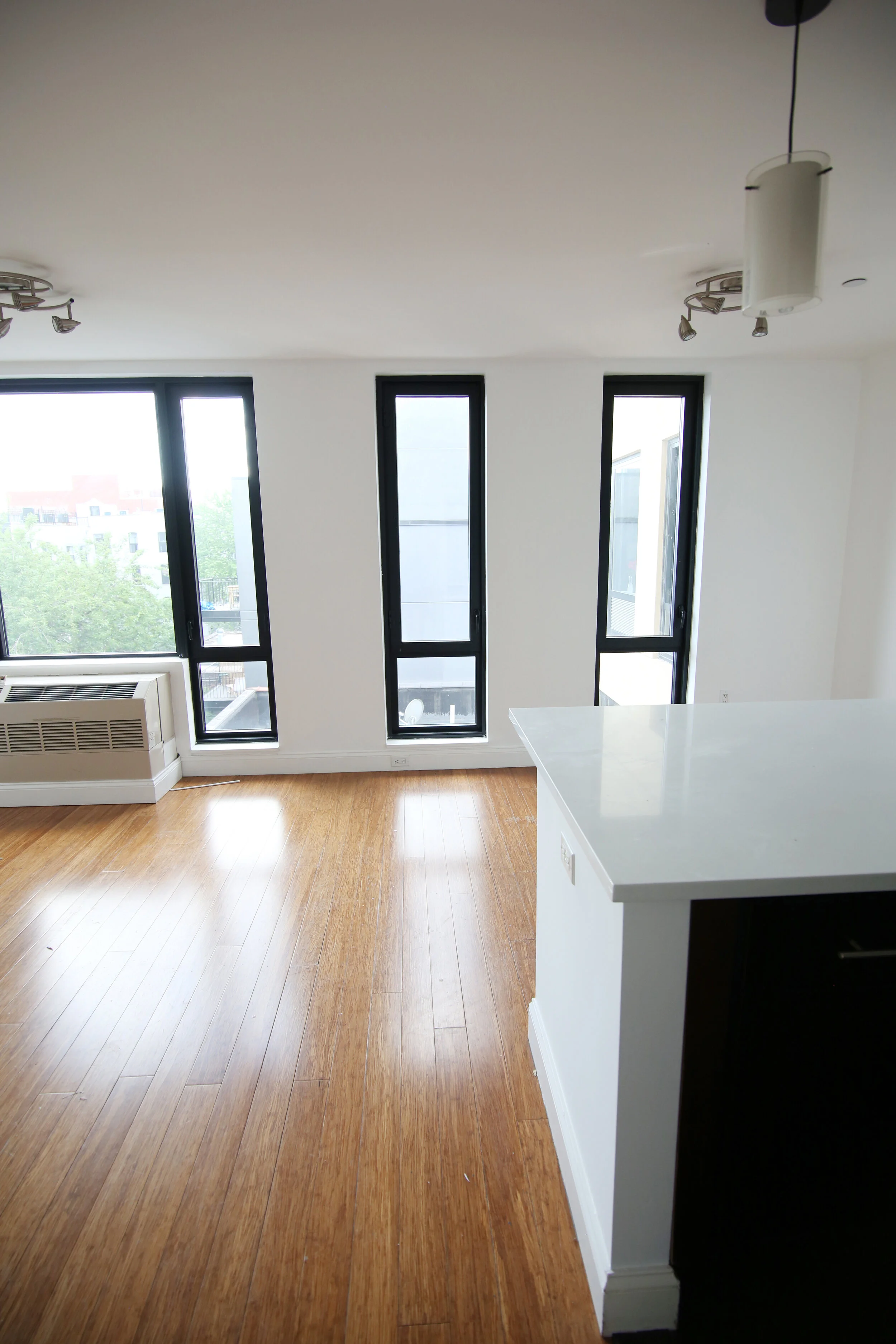 832 Dekalb #4E_020.JPG