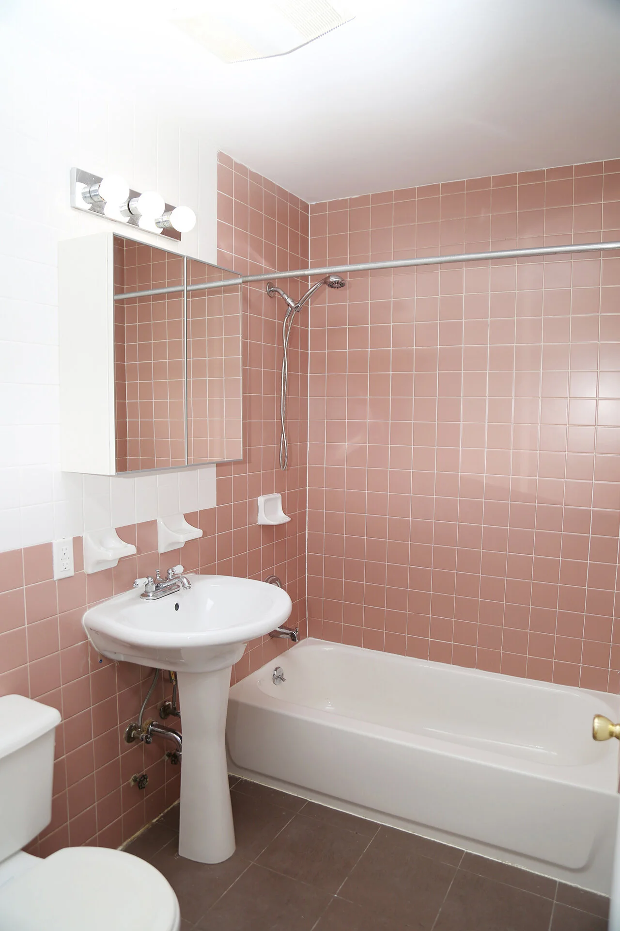 16 Manhattan Avenue 1H