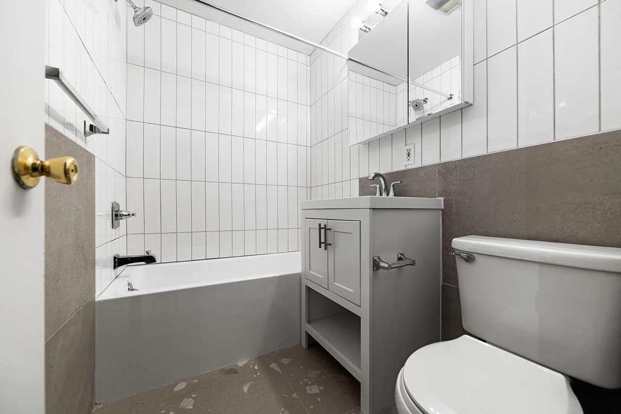 10. Bathroom.jpg