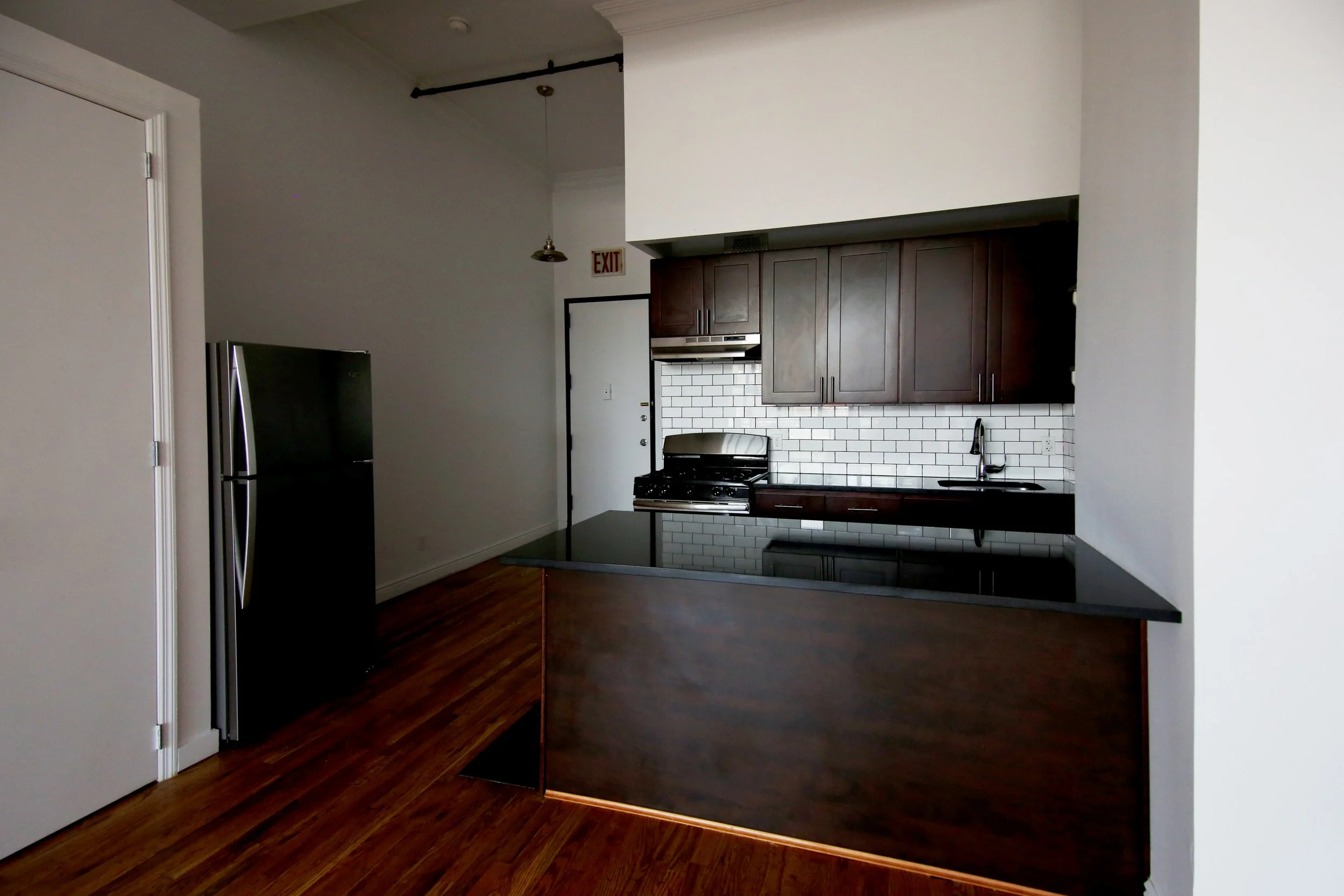 250_MOORE_#401-14.JPG