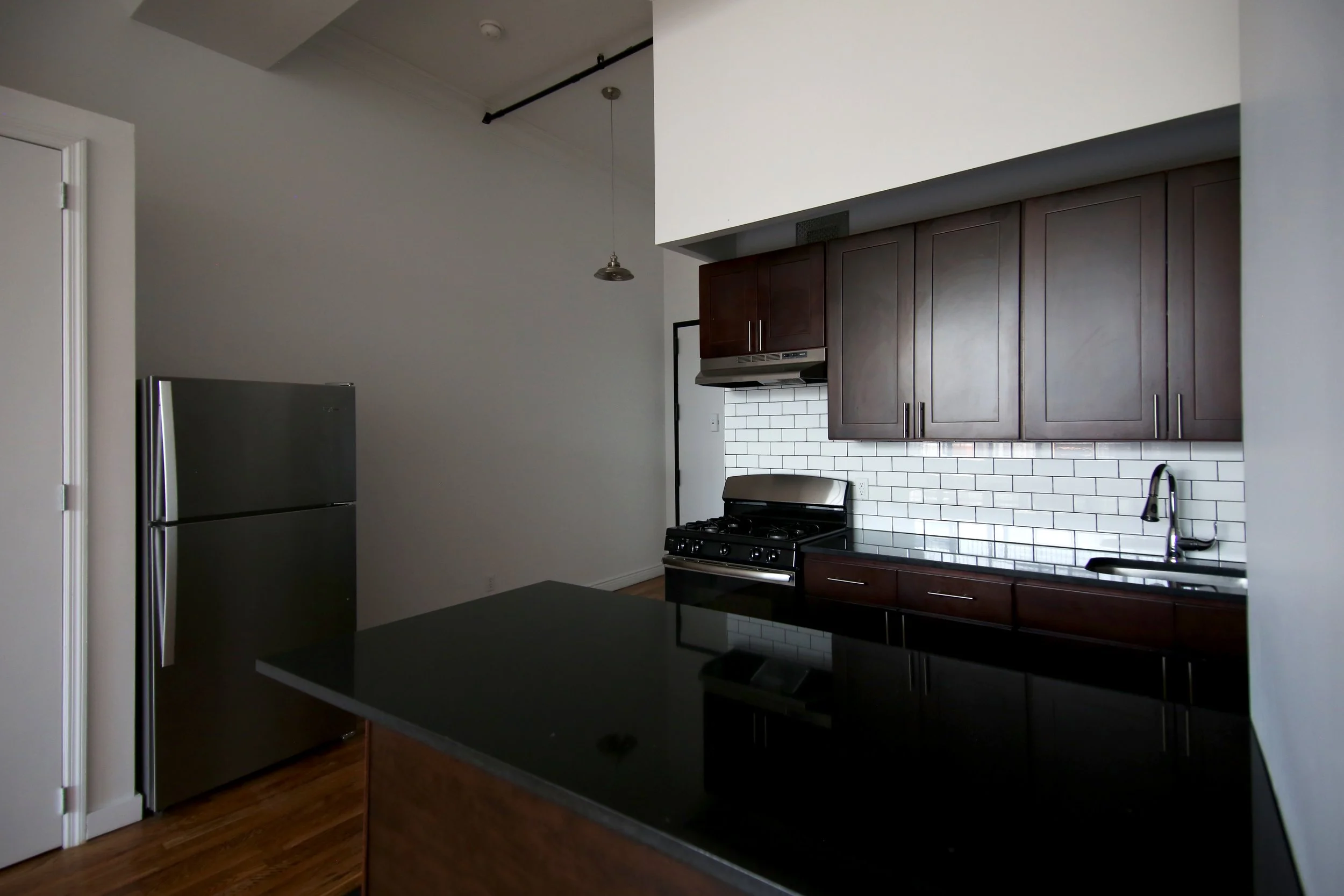 250_MOORE_#401-19.JPG