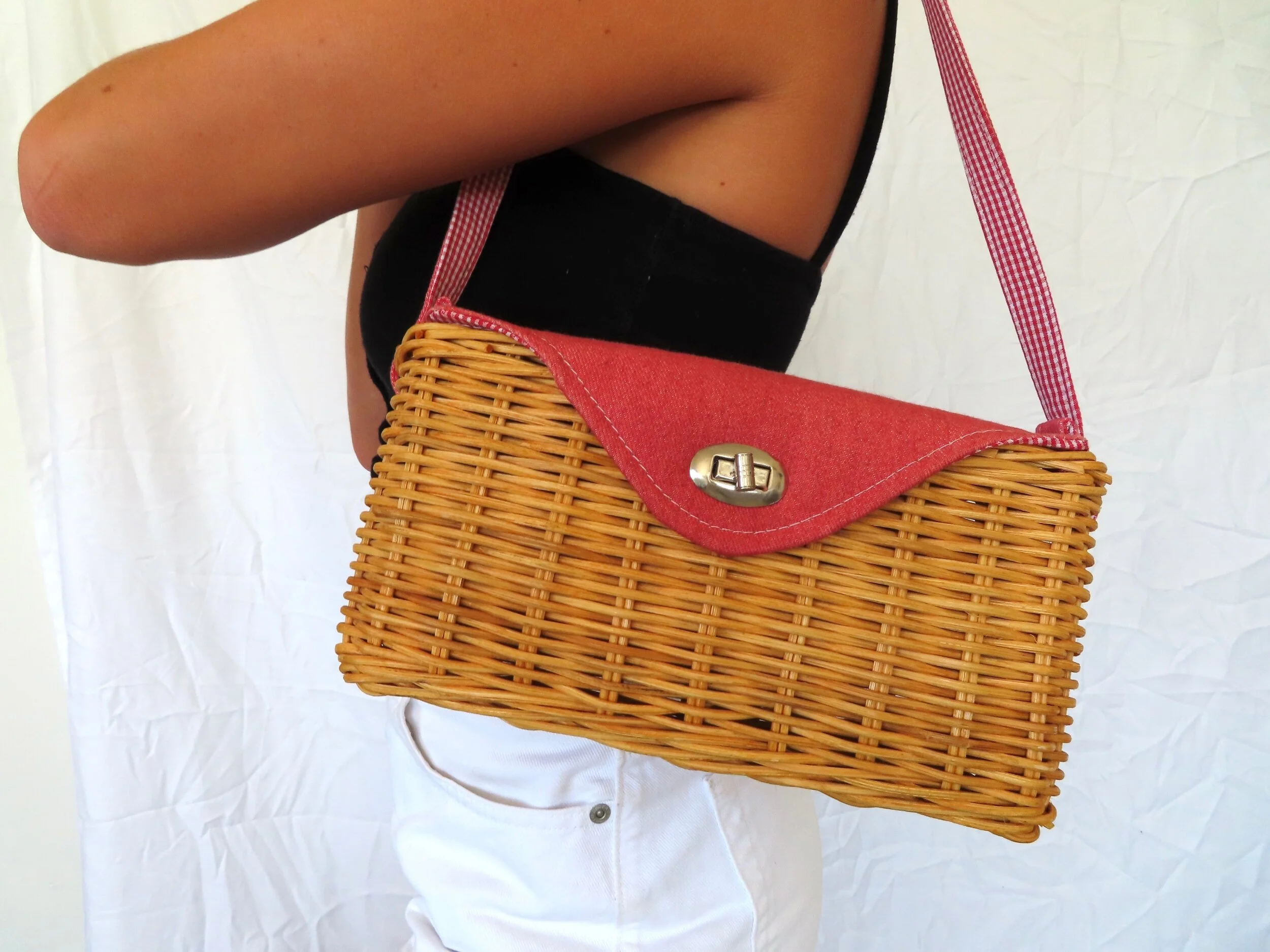 B64F6ED5-65AC-4547-A118-D86949697F6D