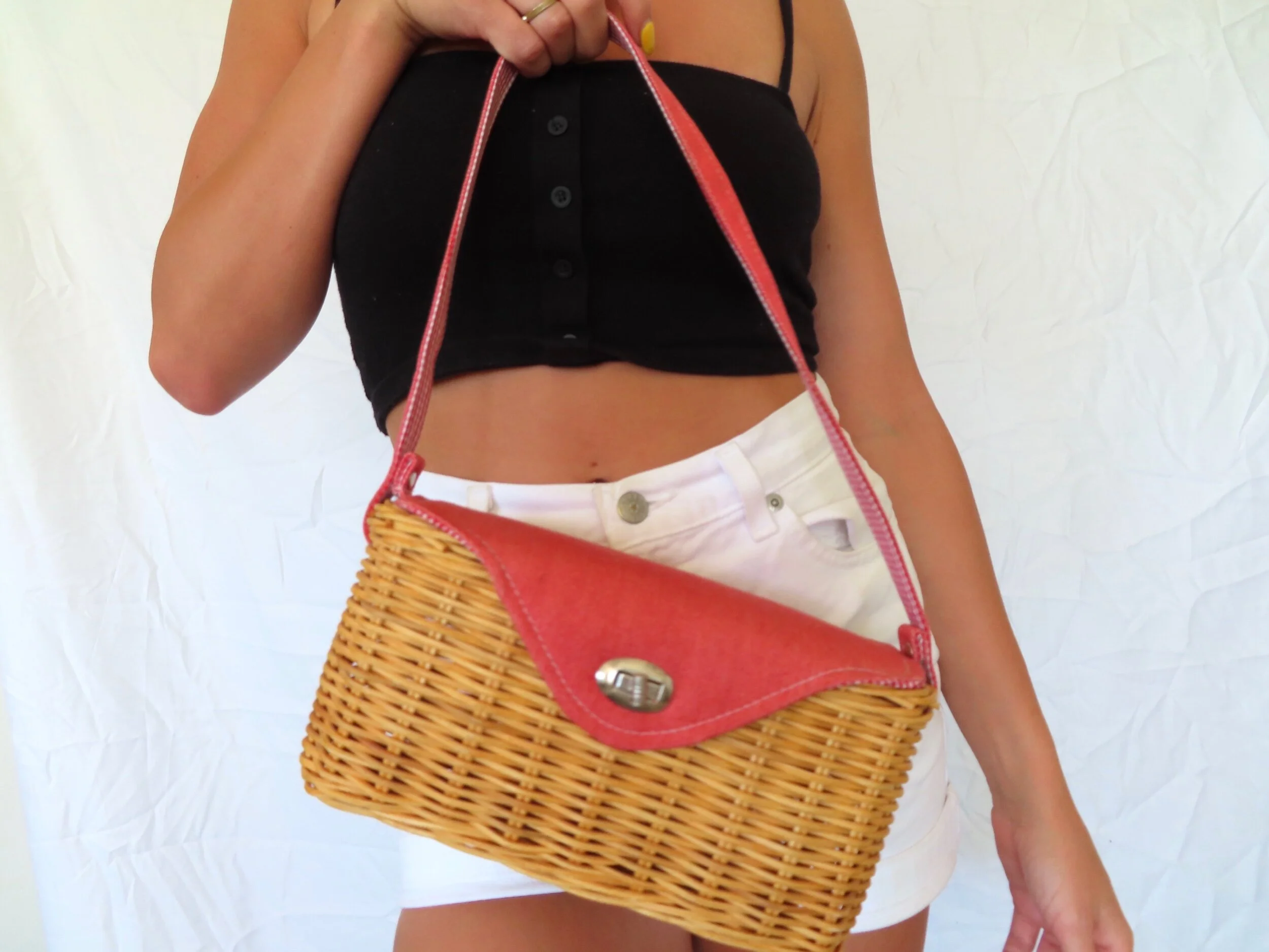 01551F42-6AF8-4568-BED3-0FF704FF6E3E