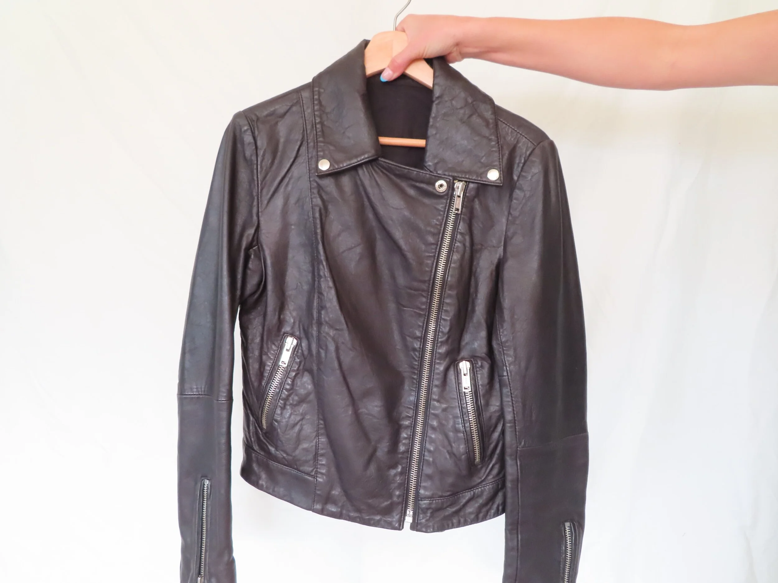 7C6779DC-C2E0-4A03-886F-BE5D9DD25D3C