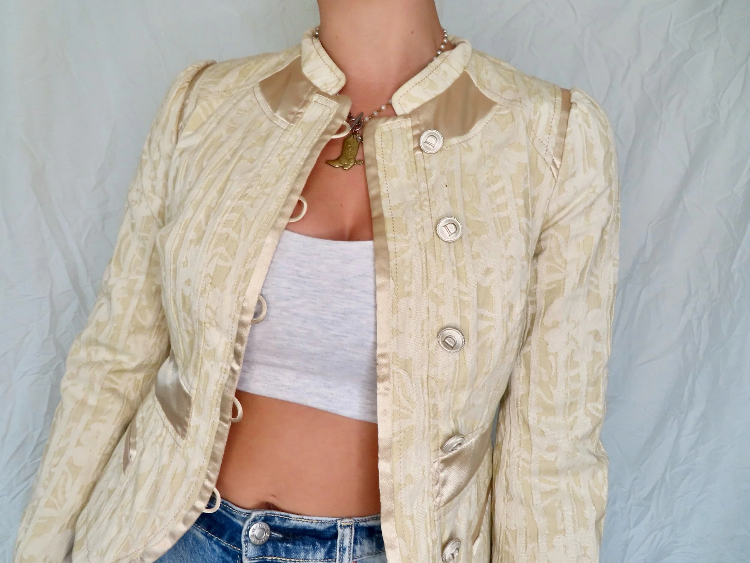 6BAD88E4-25E7-4528-8467-11BCA87280EA