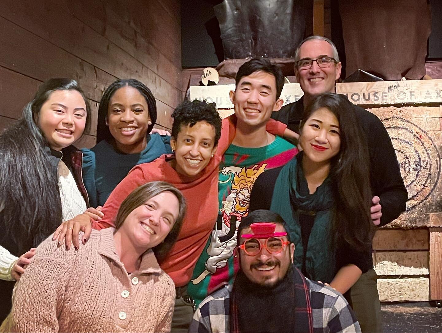 Happy Holidays from LAC+USC Med+Peds! 🎅🏼🎄🎁 One of the perks of being Med+Peds is being invited to 2 holiday parties! This year, the IM department hosted their annual holiday party at Mo&rsquo;s House of Axe - for first-time axe throwers, we did p