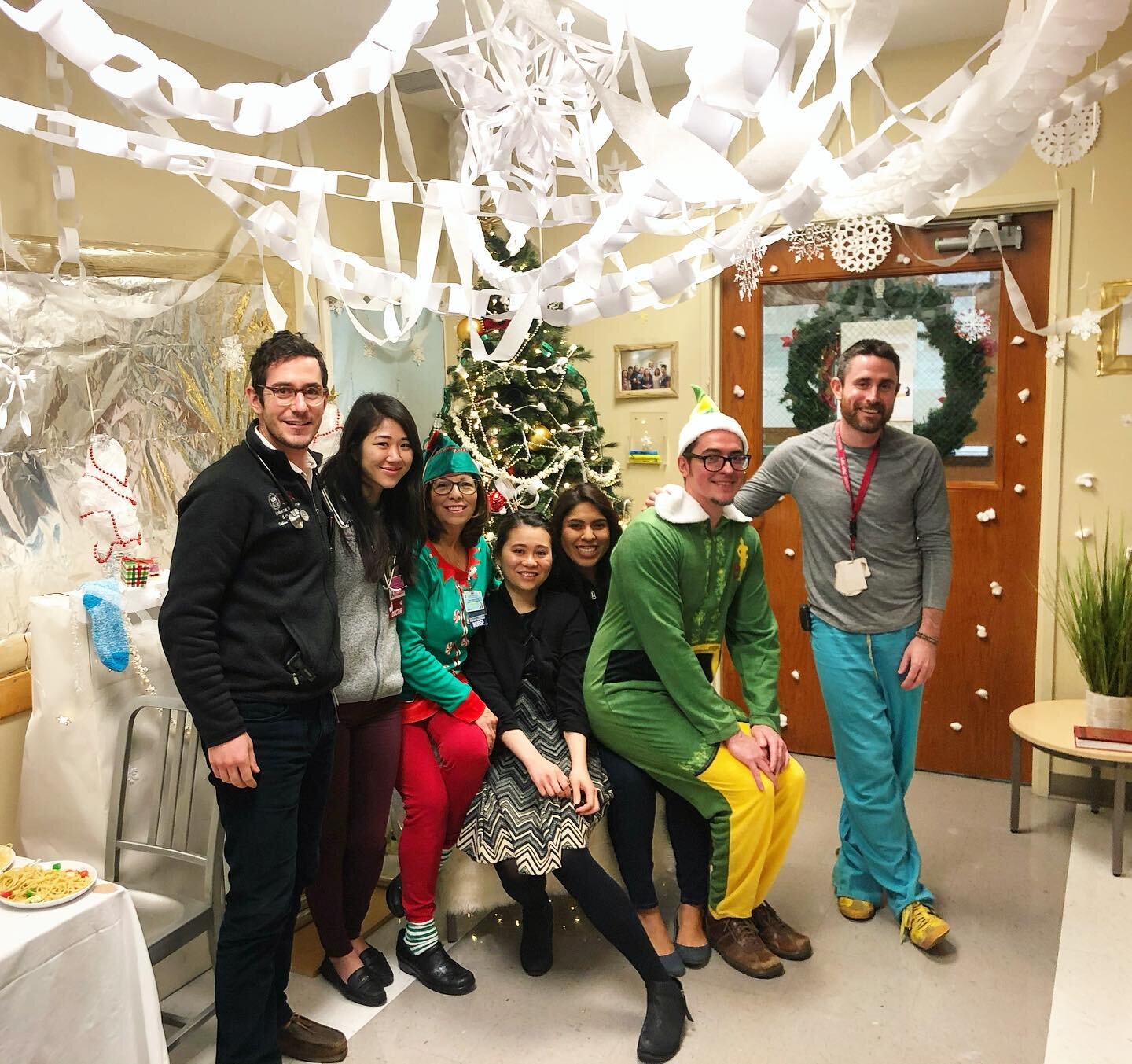 #TBT to pre-COVID times, when Med+Peds Clinic totally crushed the holiday clinic decorating contest in December 2019 🎄🎅🏼 Wishing everyone a safe, merry, and bright Christmas! 🎁