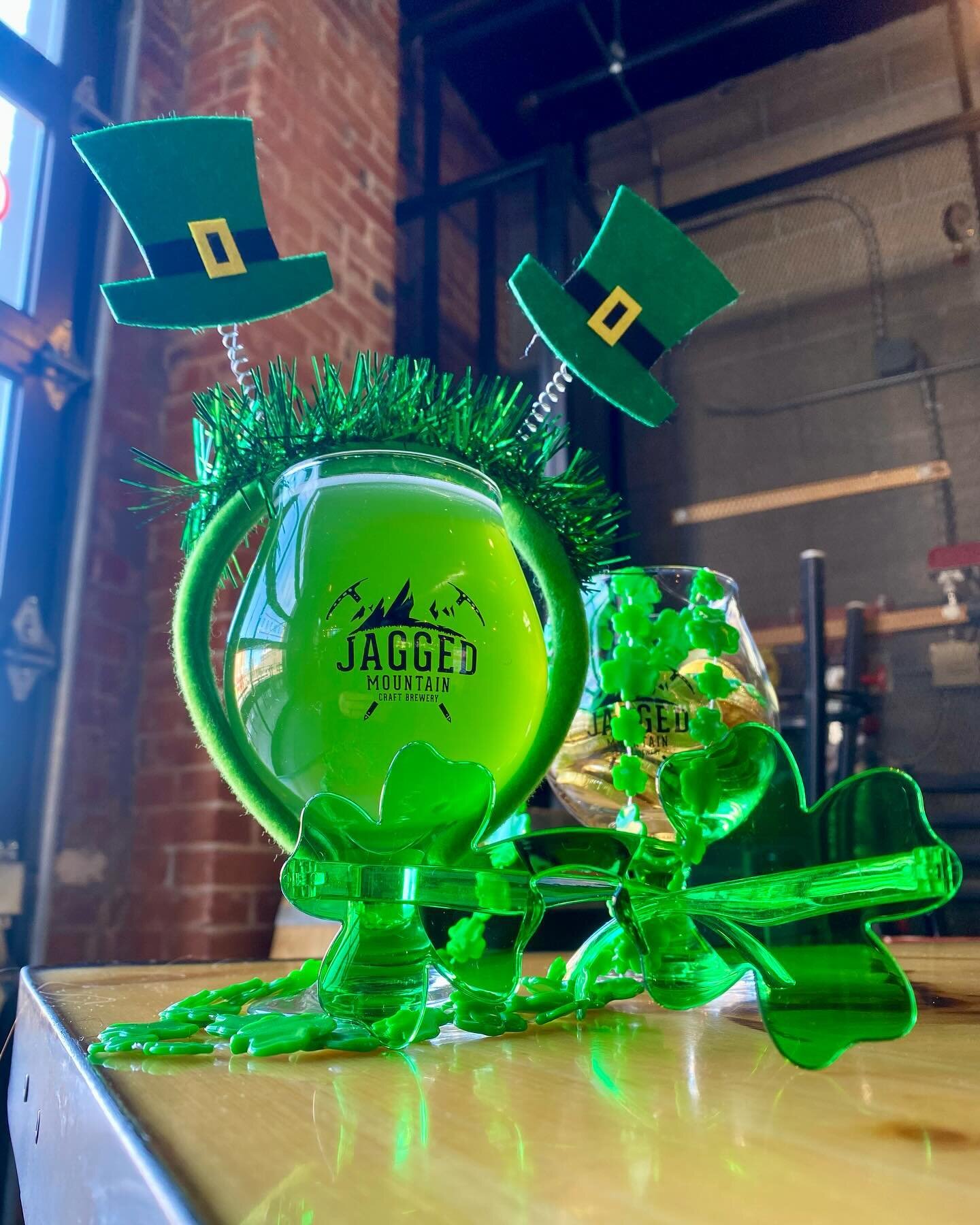 Opening @ 11am today! 
$5 Baja Blast Sour all day today and tomorrow 🍻
Stop by during your St Paddy&rsquo;s Day festivities this weekend. 
@tacontento_y_mas is serving up the goods 🌮

#coloradocraftbeer #stateofcraftbeer #supportlocal #downtowndenv